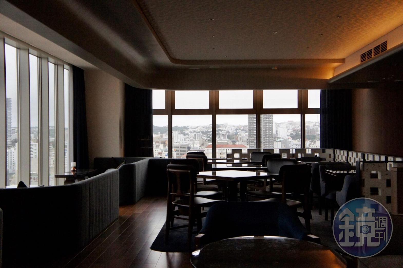 行政酒廊位於飯店最⾼樓層，提供給總統套房及豪華雙⼈房的貴賓專用。