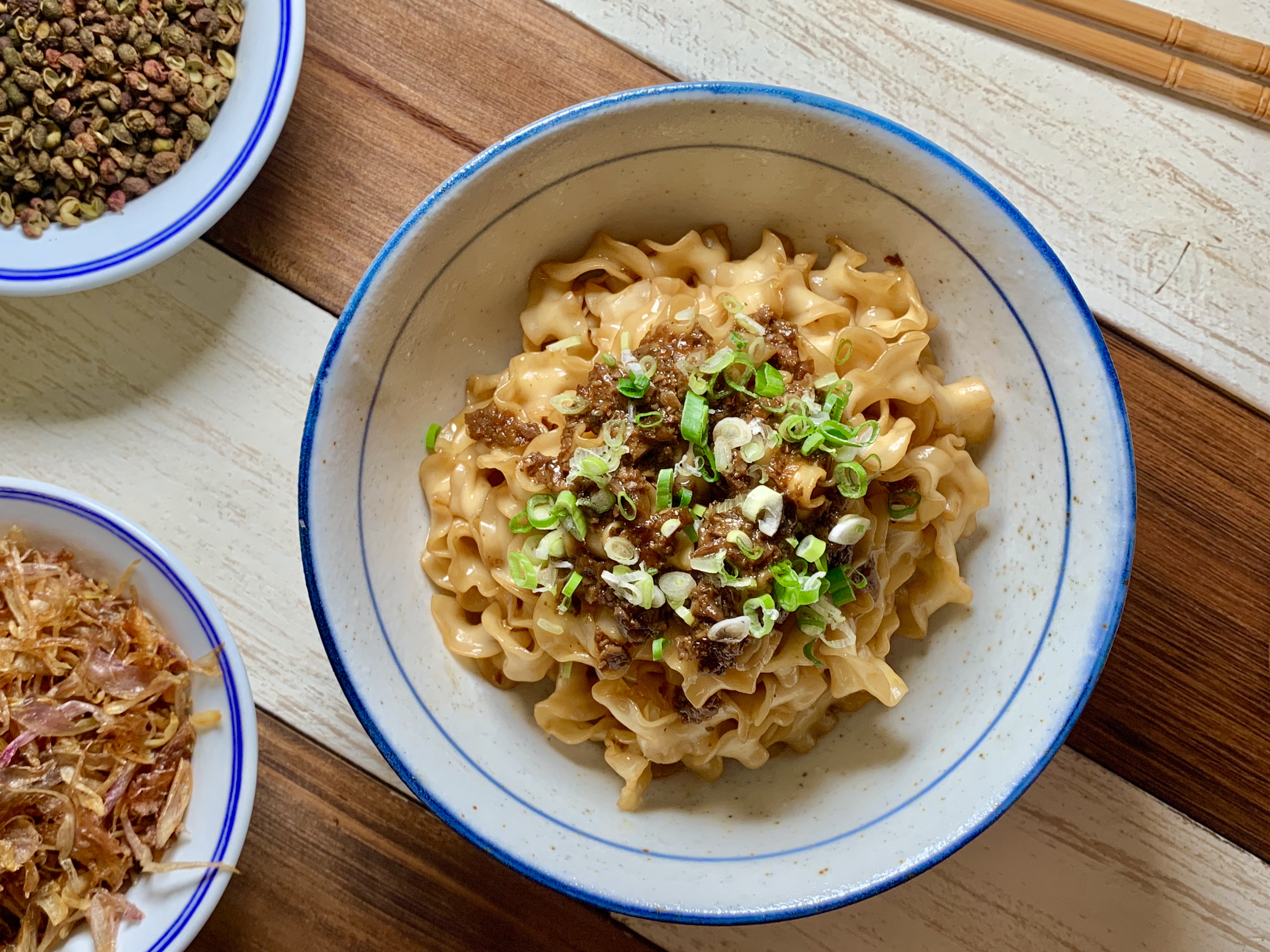 「漢來美食」推出「來拌麵」，搶食乾拌麵的市場大餅