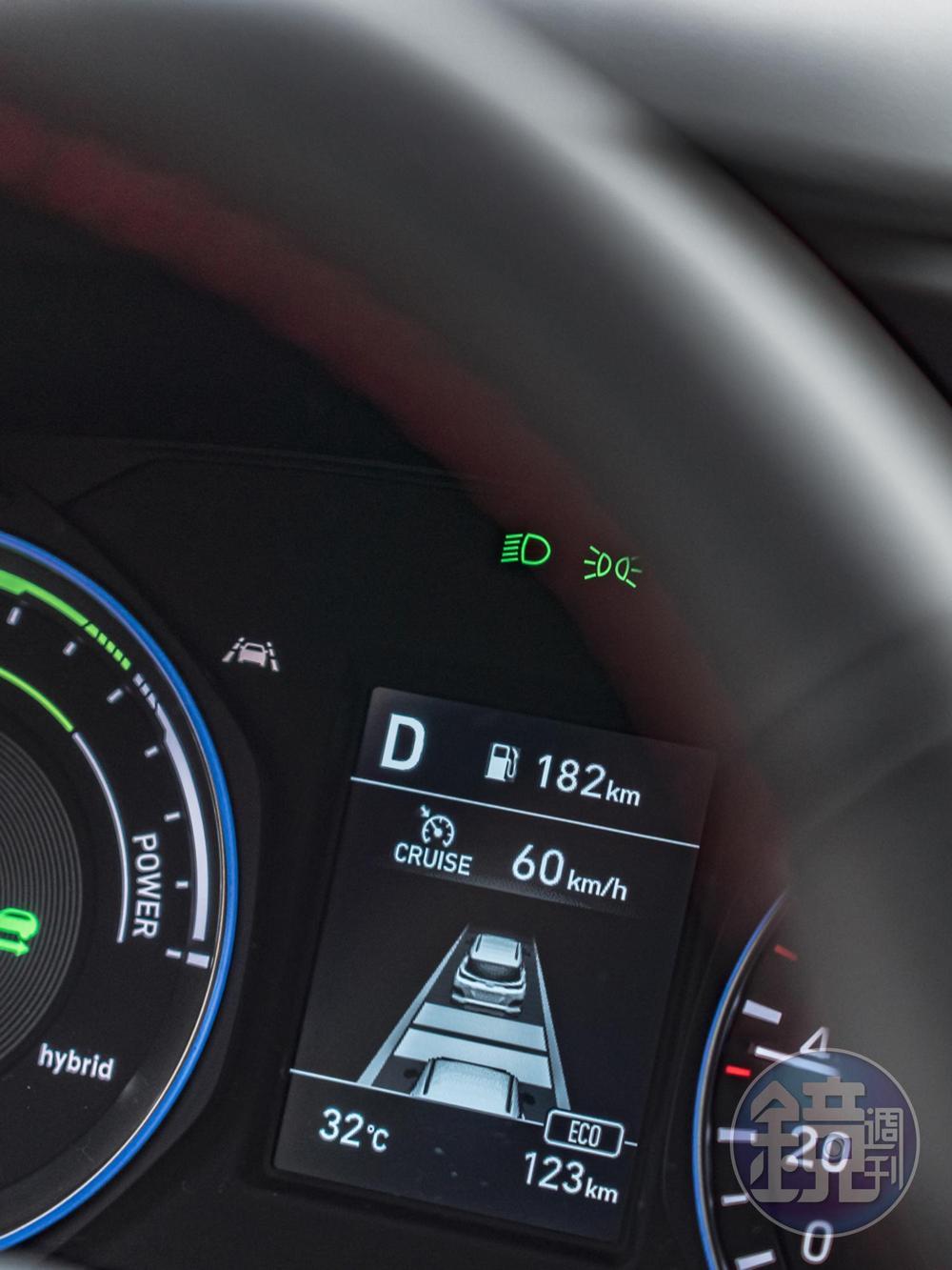 KONA Hybrid具備全速域SCC智慧型主動車距維持（含Stop & Go）與LVDA前車駛離提醒等兩項新功能。
