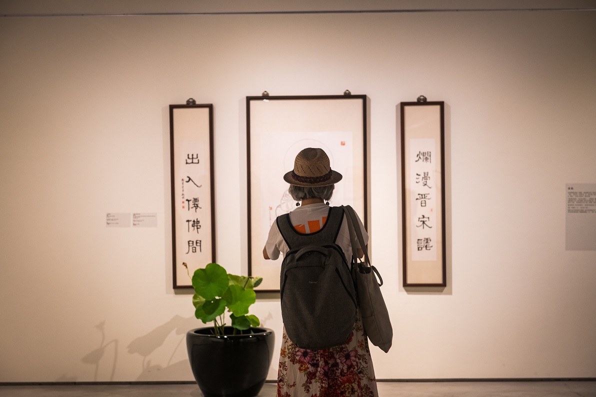 即日起至11月10日，台東池上穀倉藝術館正進行「我們敬愛的臺靜農老師」展覽。