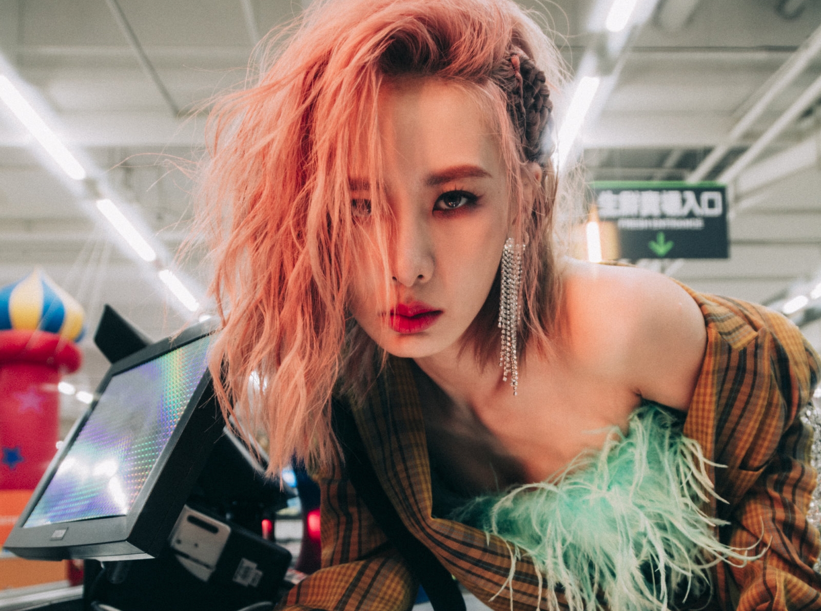 安心亞新歌〈來追我男友吧〉歌曲概念，希望女生談戀愛要足夠自信。（環球音樂提供）