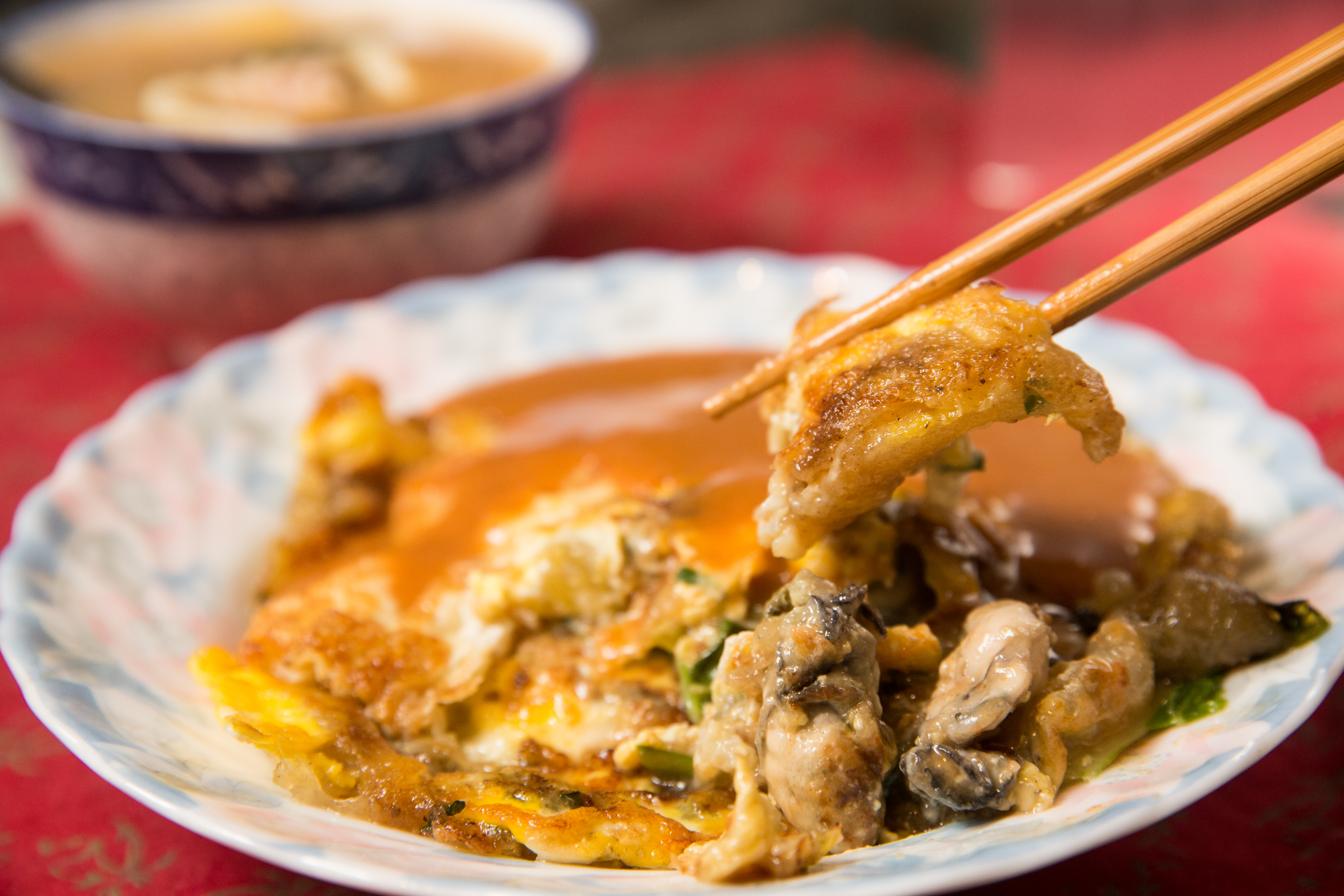 高雄梓官區一間知名蚵仔煎店，主廚是非法移工，遭查緝後美味失傳。（示意圖）