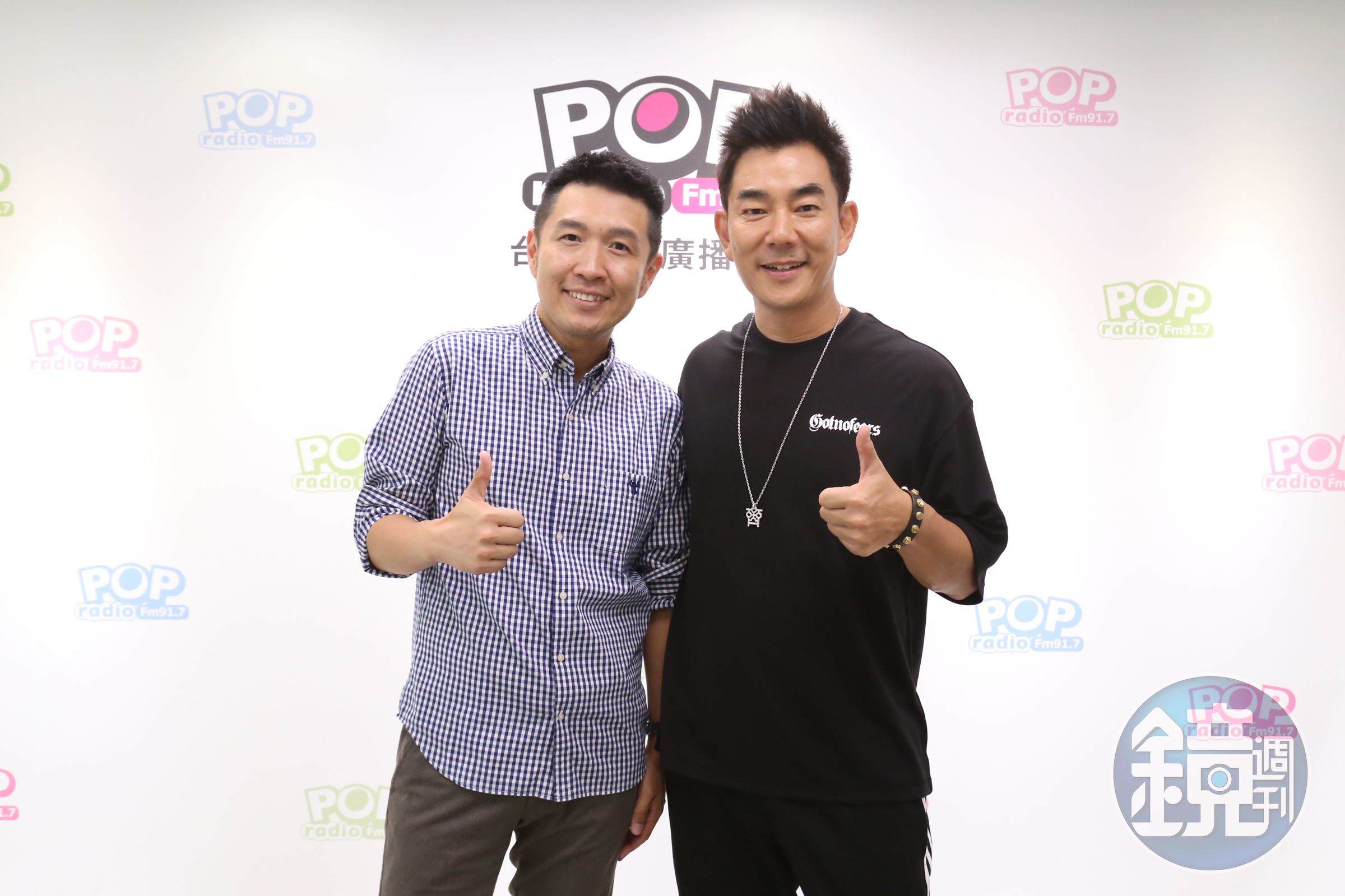 任賢齊接受POP Radio俊菖主持的《What’s up Music》訪問。（POP Radio提供）