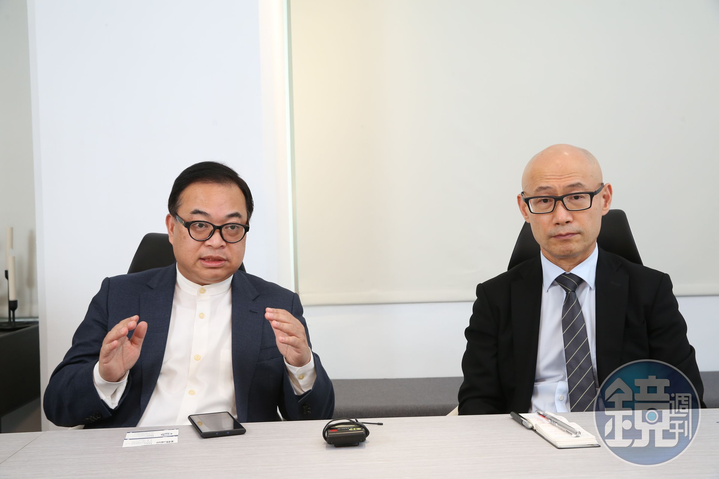 東林新的董事會成員中，有幾位是外資代表。圖董事戴偉衡（左）、李懷原（右）。