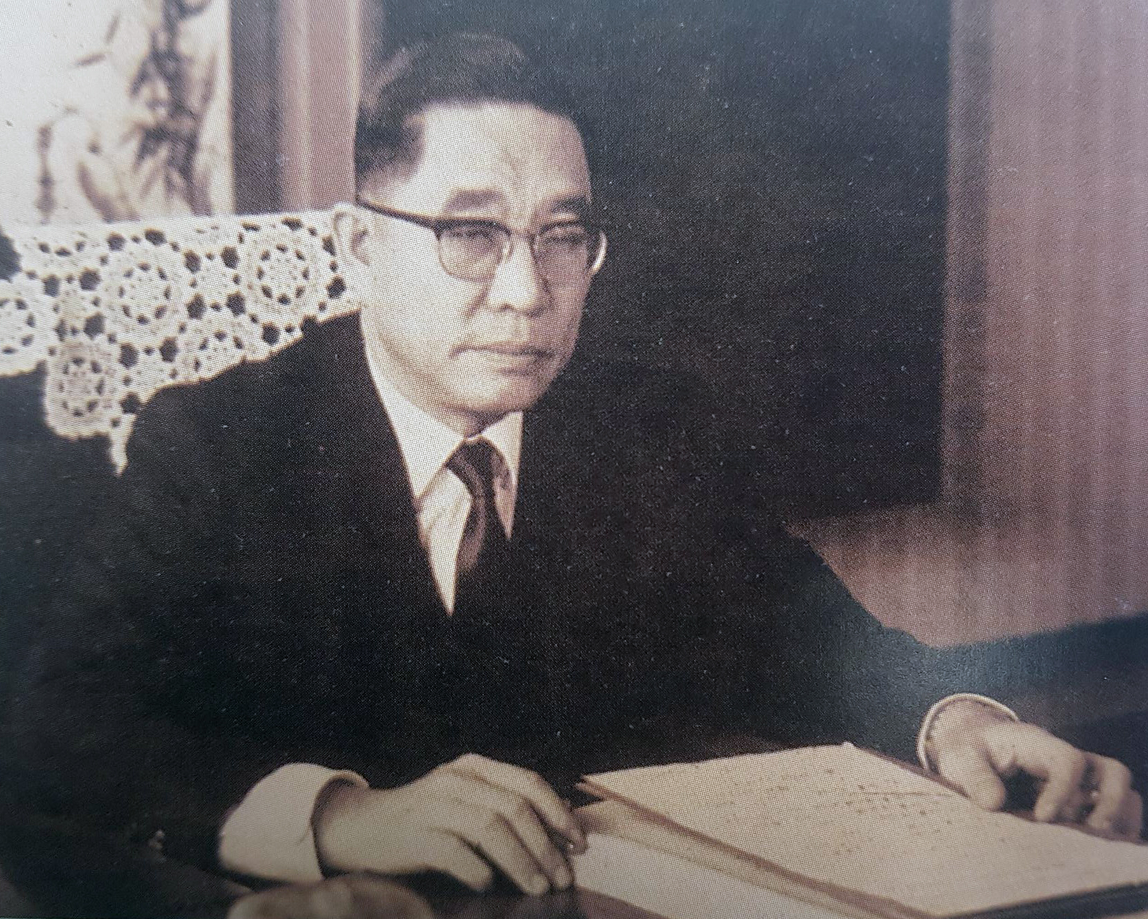 國內首富蔡家也曾因十信案爆發，讓蔡萬春一房遭受重擊。（翻攝自國泰人壽50年史）