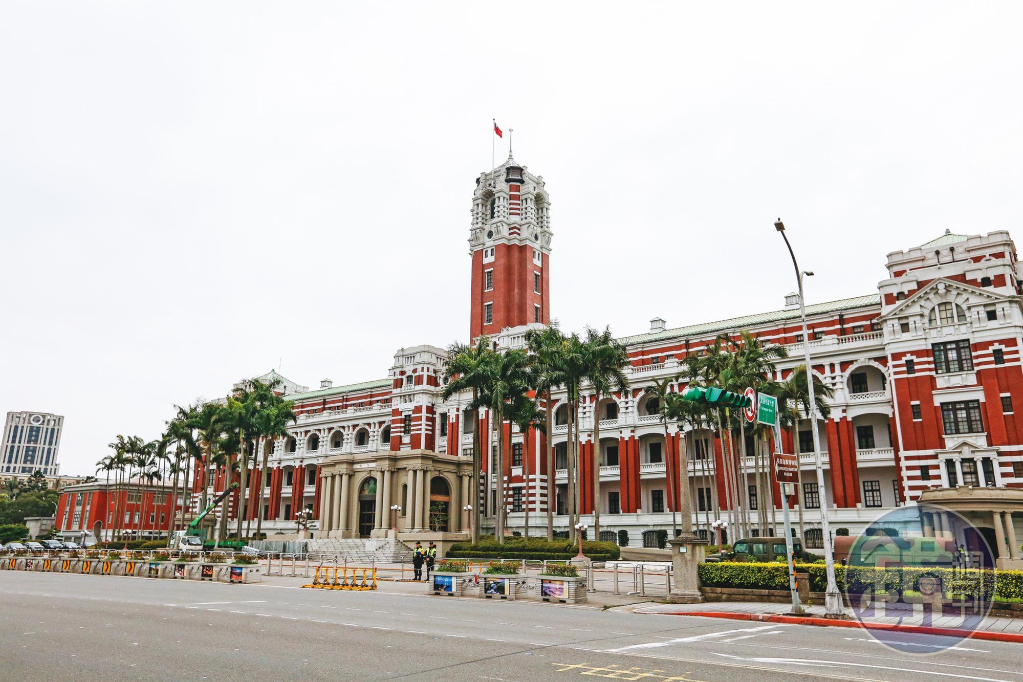 總統府中央電梯專屬正副總統、文武百官及外賓搭乘,保養工作不容馬虎,一旦出事,輕則人員被困,重則恐鬧傷亡。
