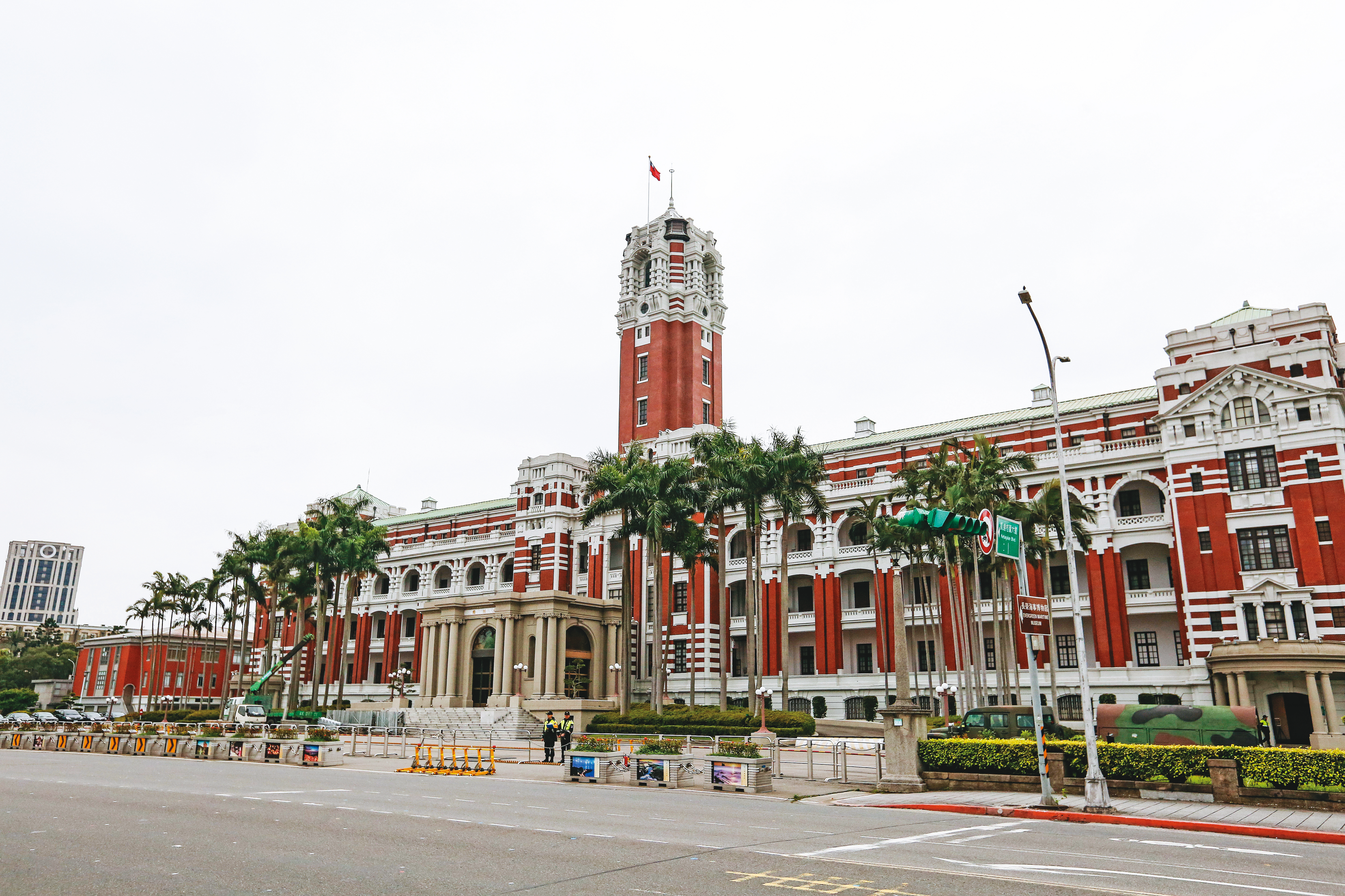 總統府中央電梯專屬正副總統、文武百官及外賓搭乘，保養工作不容馬虎，一旦出事，輕則人員被困，重則恐鬧傷亡。