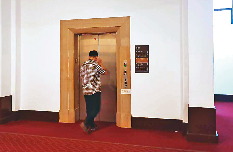 總統府電梯（圖）保養數據驚傳被業者動手腳造假，恐讓正副元首安全出現危機，檢調正擴大偵辦中。