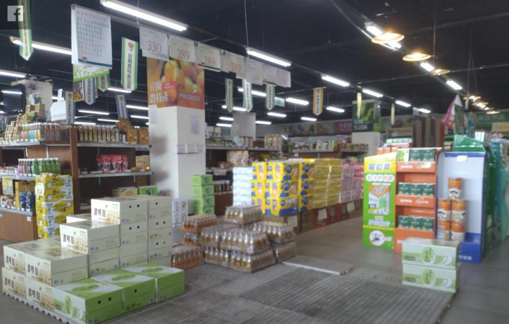 宜蘭農會的養生豆奶庫存區空了一大半，可見其熱銷程度。（宜蘭縣農會提供）