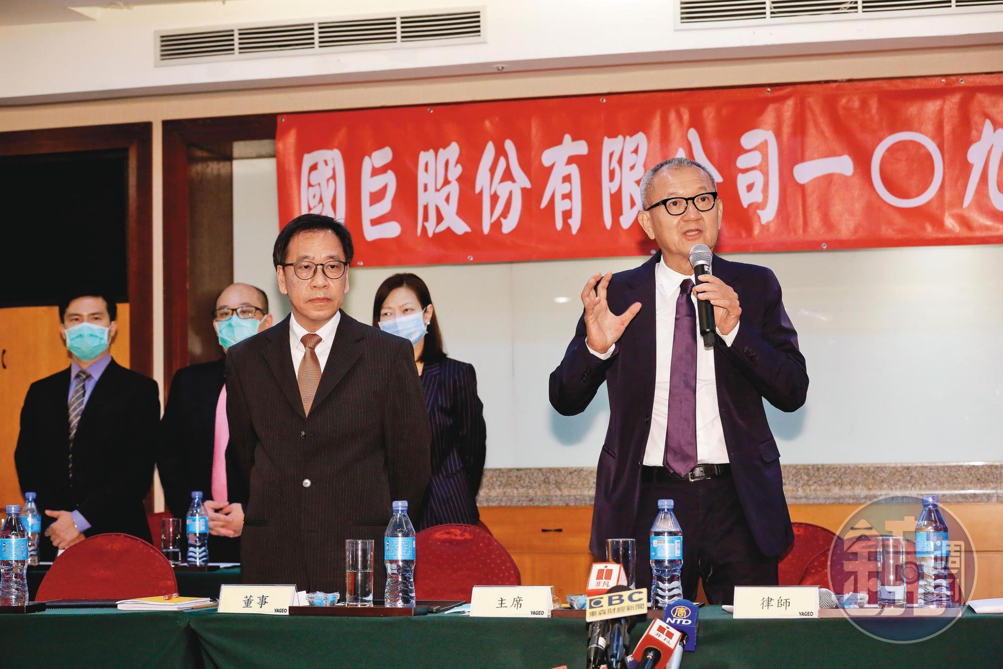 近年來大動作海外併購,陳泰銘(右)在今年股東會上,強調併購美商基美對國巨的貢獻將從下半年逐步顯現。