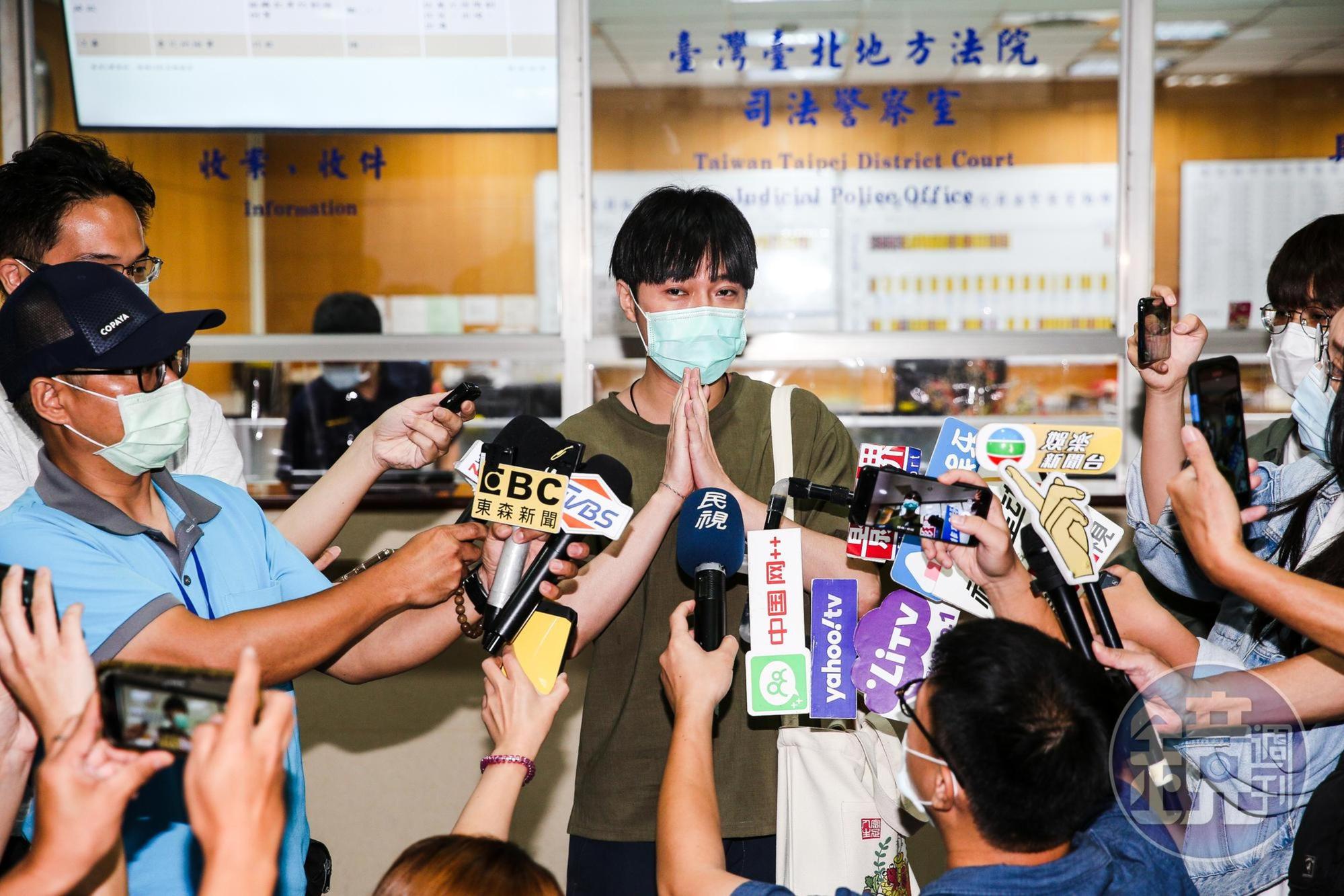 蘇打綠主唱吳青峰與恩師林暐哲版權官司糾紛今在地方法院開庭審理民事訴訟。