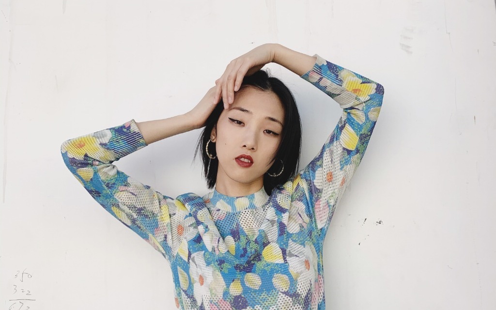 前火箭少女101隊長Yamy極具東方美的長相，被經紀公司嫌醜。（翻攝自Yamy微博）