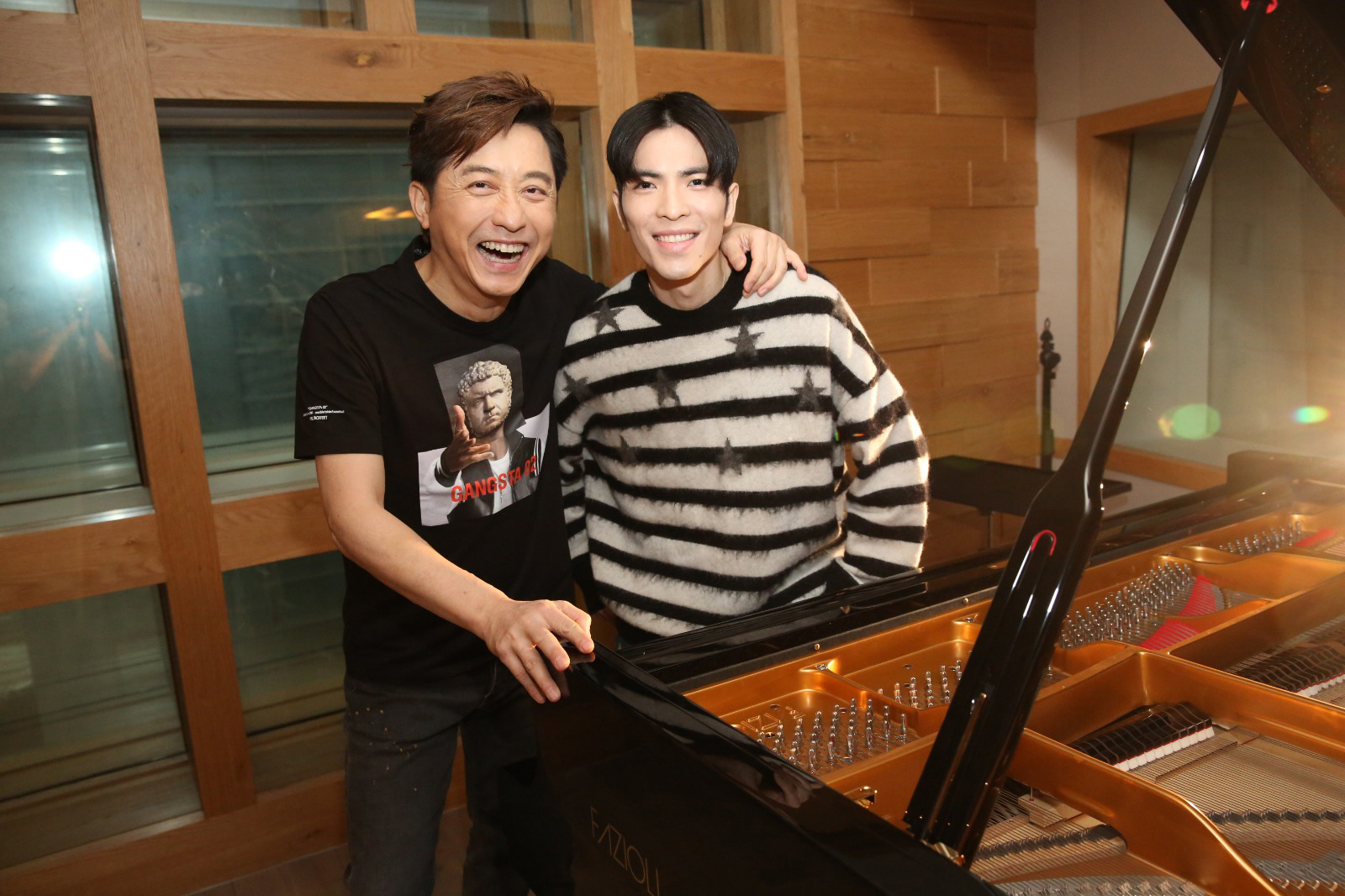 庾澄慶（哈林）新數位單曲〈音樂超氣派〉，邀請「老蕭」蕭敬騰獻聲合唱。（福茂唱片提供）