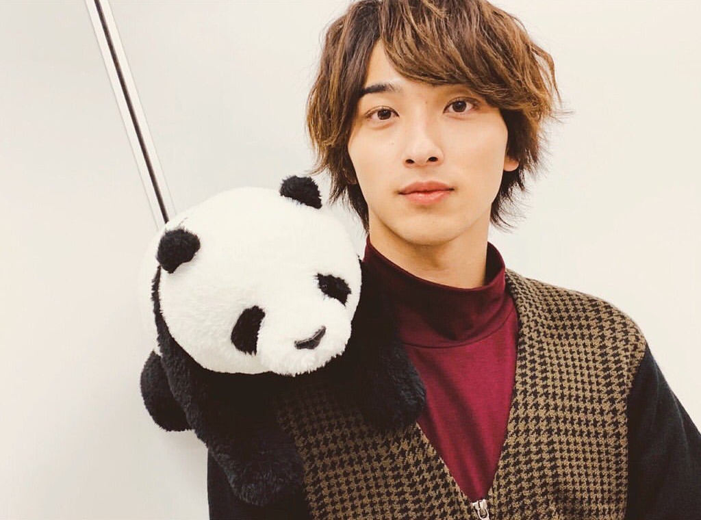 橫濱流星是目前日本人氣男星,確認染疫讓不少粉絲擔心。(翻攝橫濱流星IG)