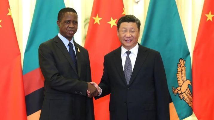 尚比亞總統埃德加倫古（左）向中國國家主席習近平（右）要求減免債務。（翻攝自Edgar Chagwa Lungu臉書）