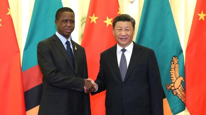 尚比亞總統埃德加倫古（左）向中國國家主席習近平（右）要求減免債務。（翻攝自Edgar Chagwa Lungu臉書）