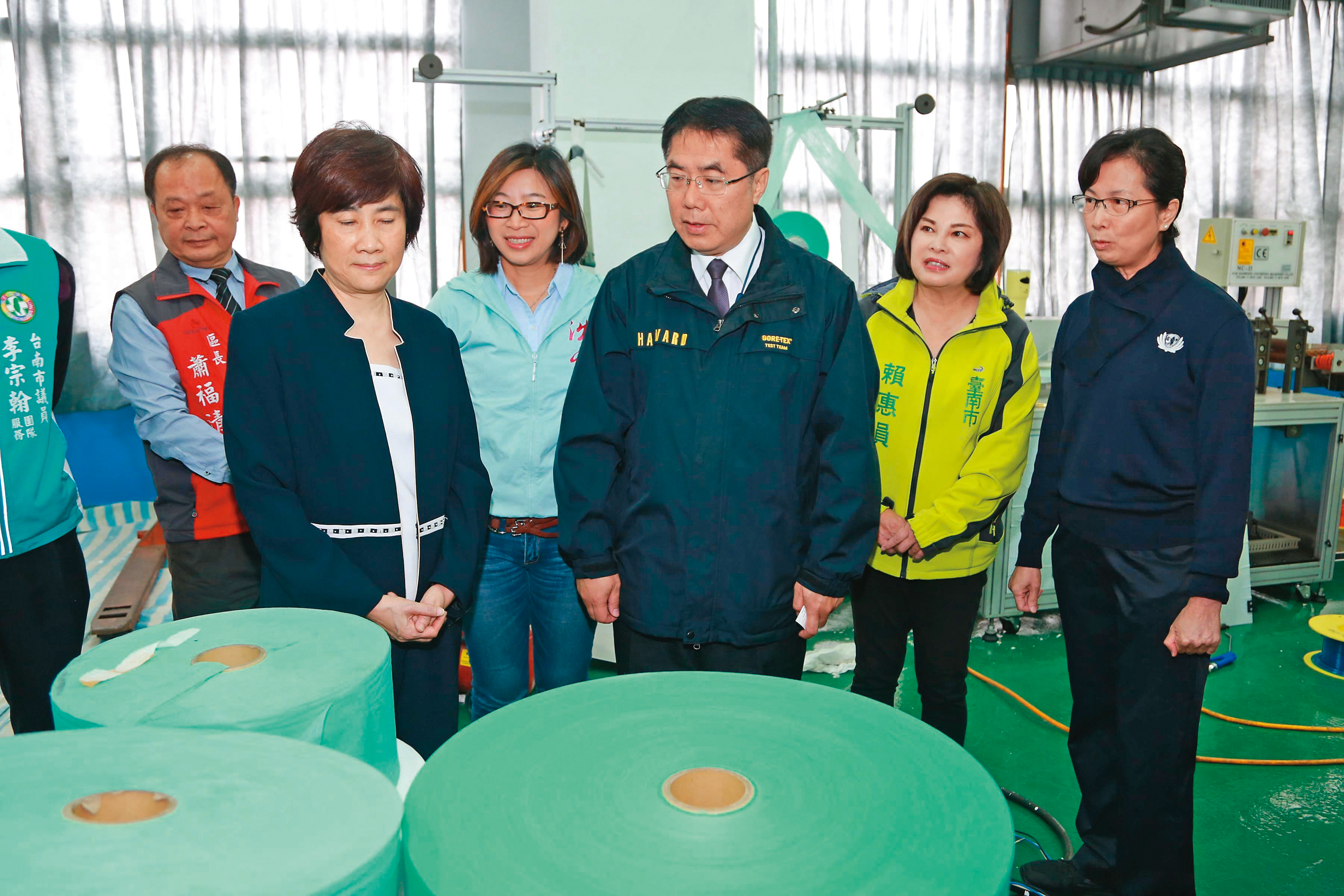 位在白河的口罩大廠「恆大股份有限公司」,配合國家徵召,調集原有人力,也加入國軍及慈濟志工,迅速拉升口罩產能。(臺南市政府新聞及國際關係處提供)