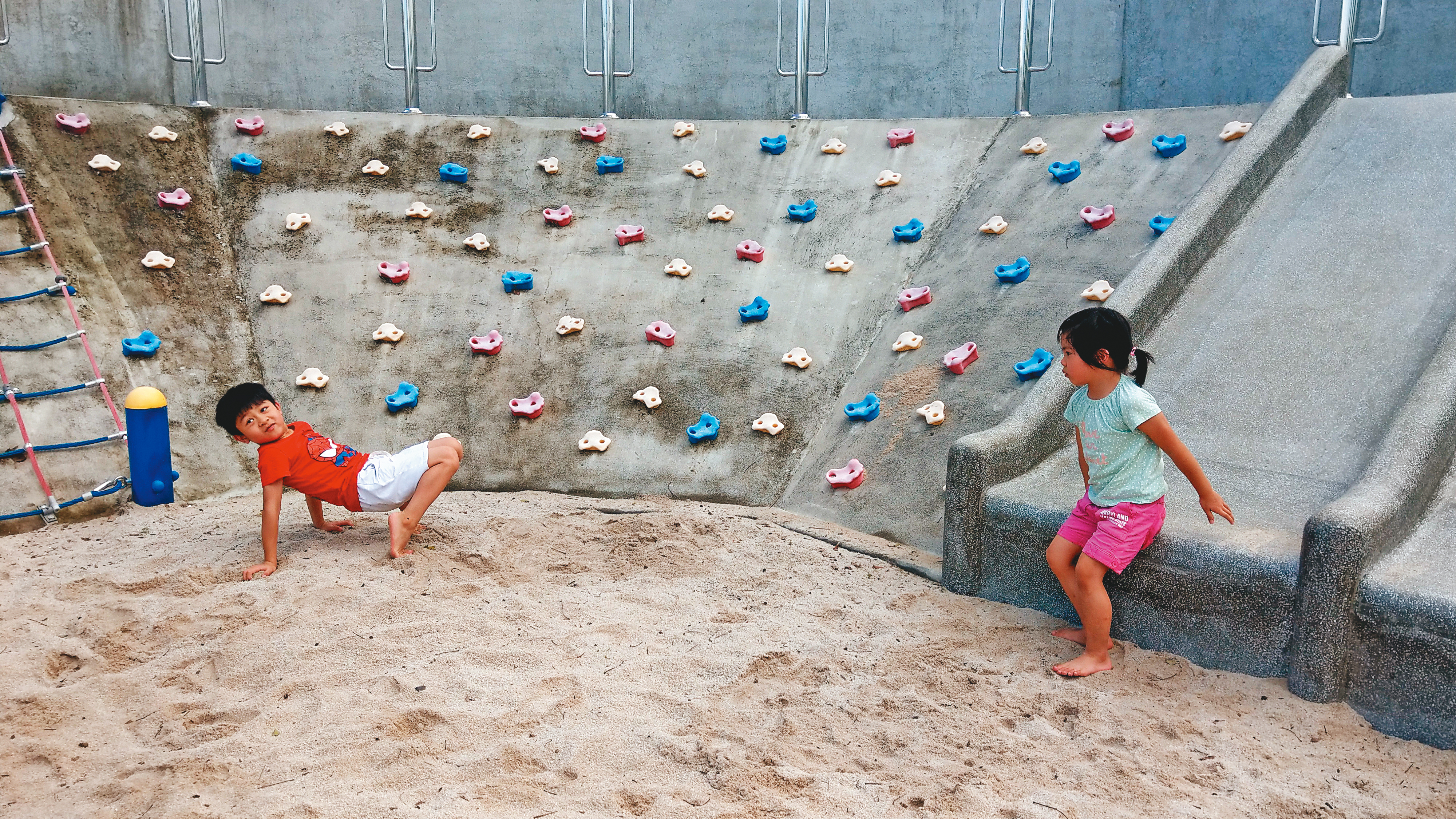 大恩公園是臺南特色公園代表作，公園內揮別以往罐頭式的遊具。