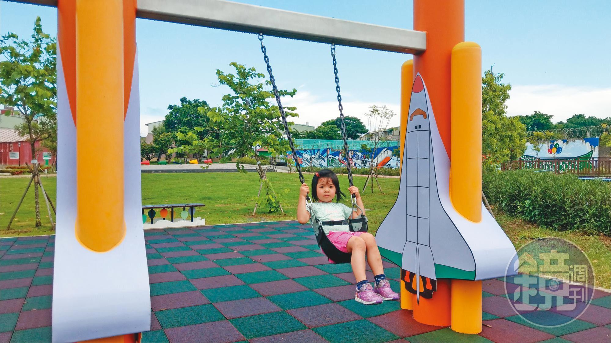 明和公園是臺南市第一座地景式特色遊戲場,公園內配合起伏地形,建置各式創意遊具。