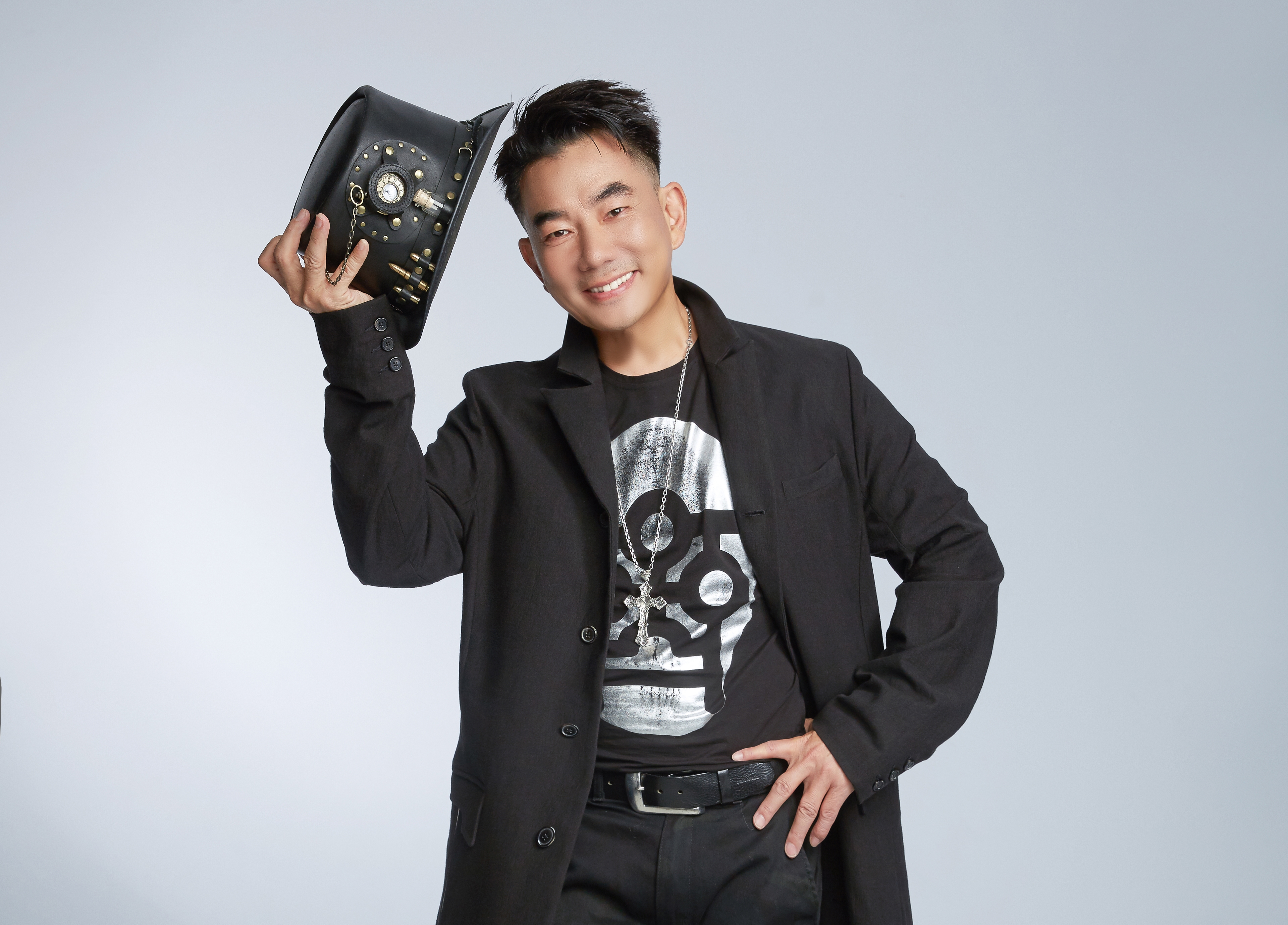 人在海外隔離，但任賢齊很開心演唱會票賣完了，也宣布加場訊息。（KKLive提供）