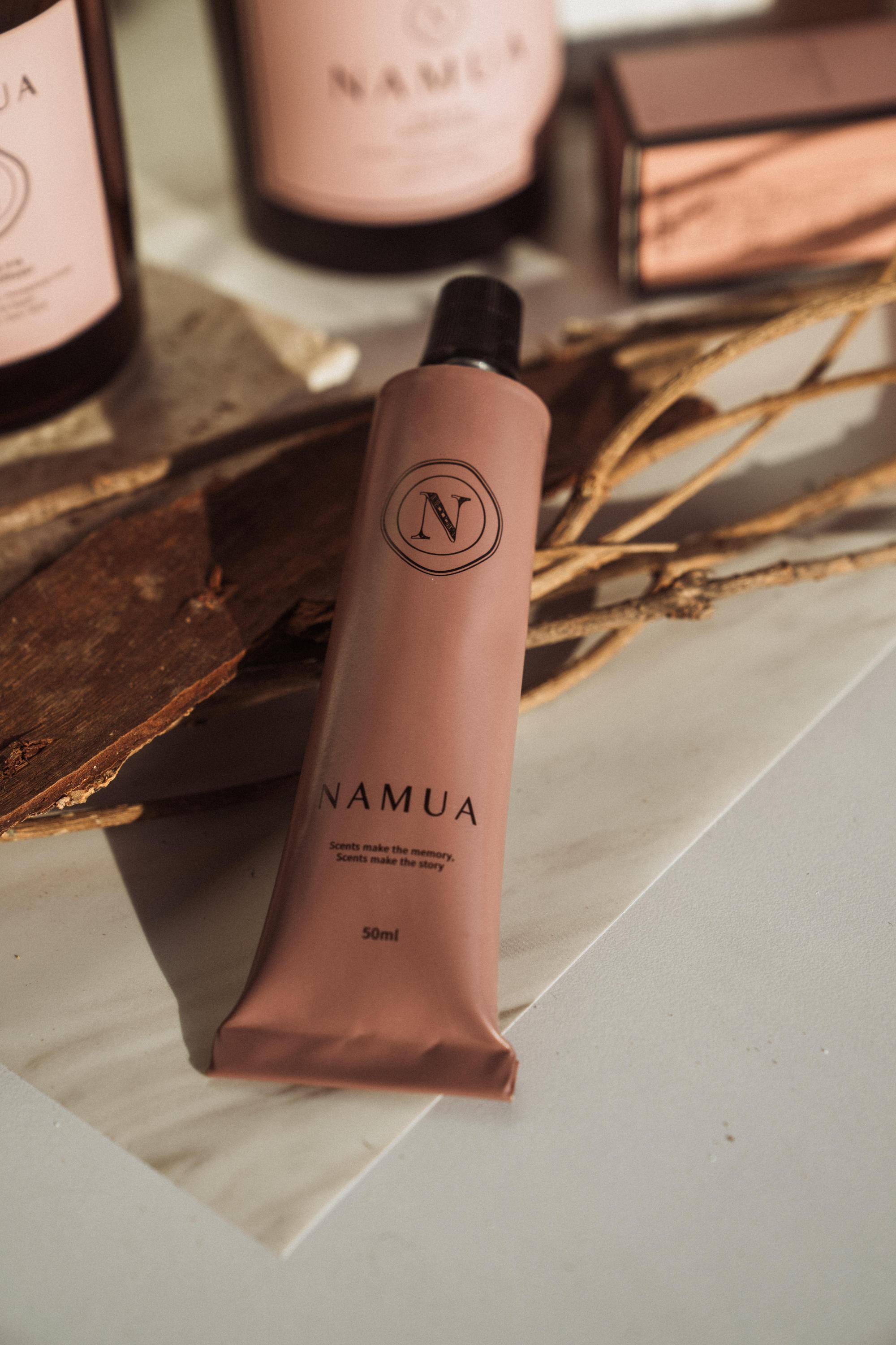 NAMUA那木瓦的烏木x鳶尾花護手霜。NT$780。（NAMUA那木瓦提供）