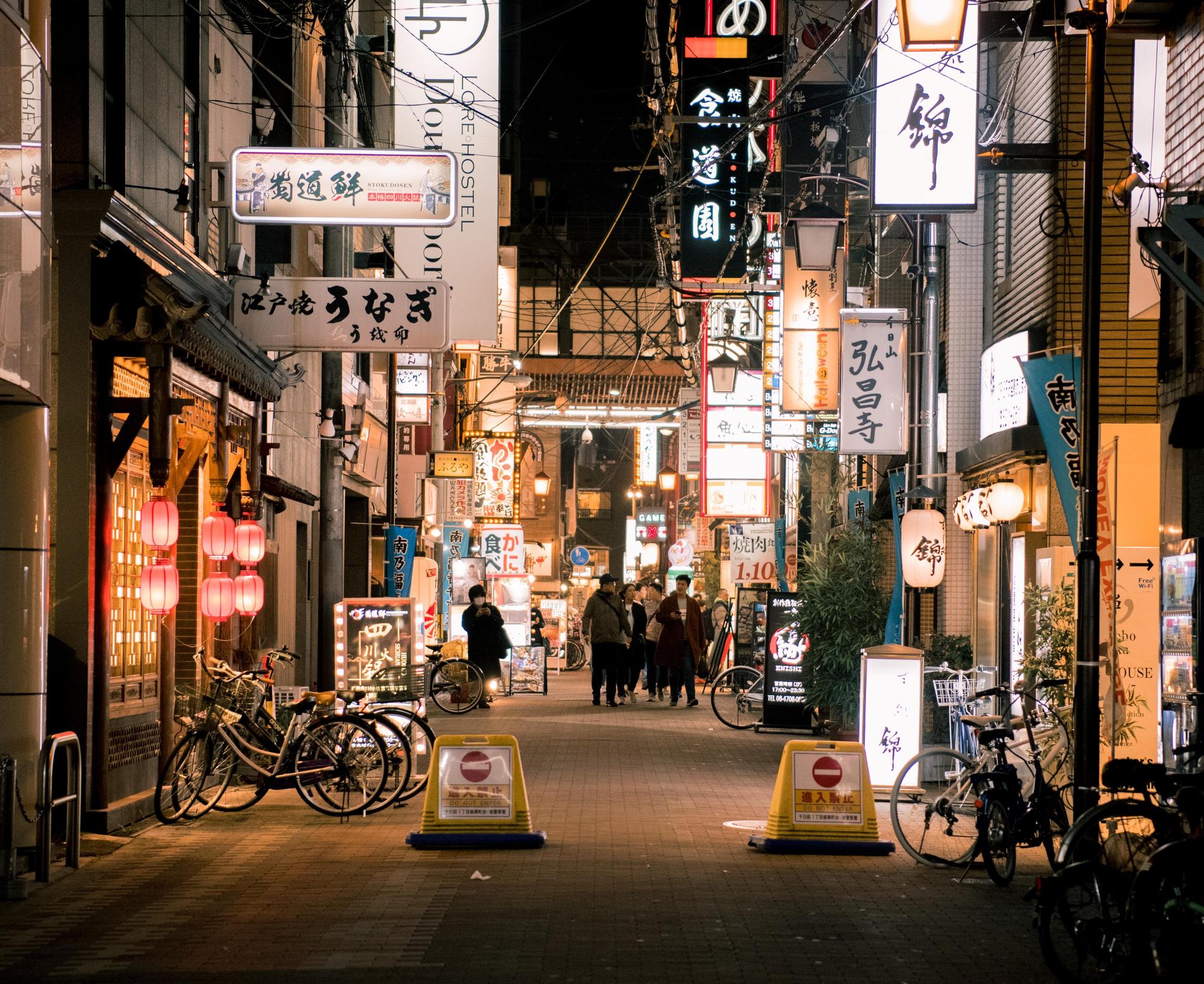日本疫情仍未降溫，除了東京，大阪今天也新增121例確診。（攝影師：Satoshi Hirayama，Pexels提供）