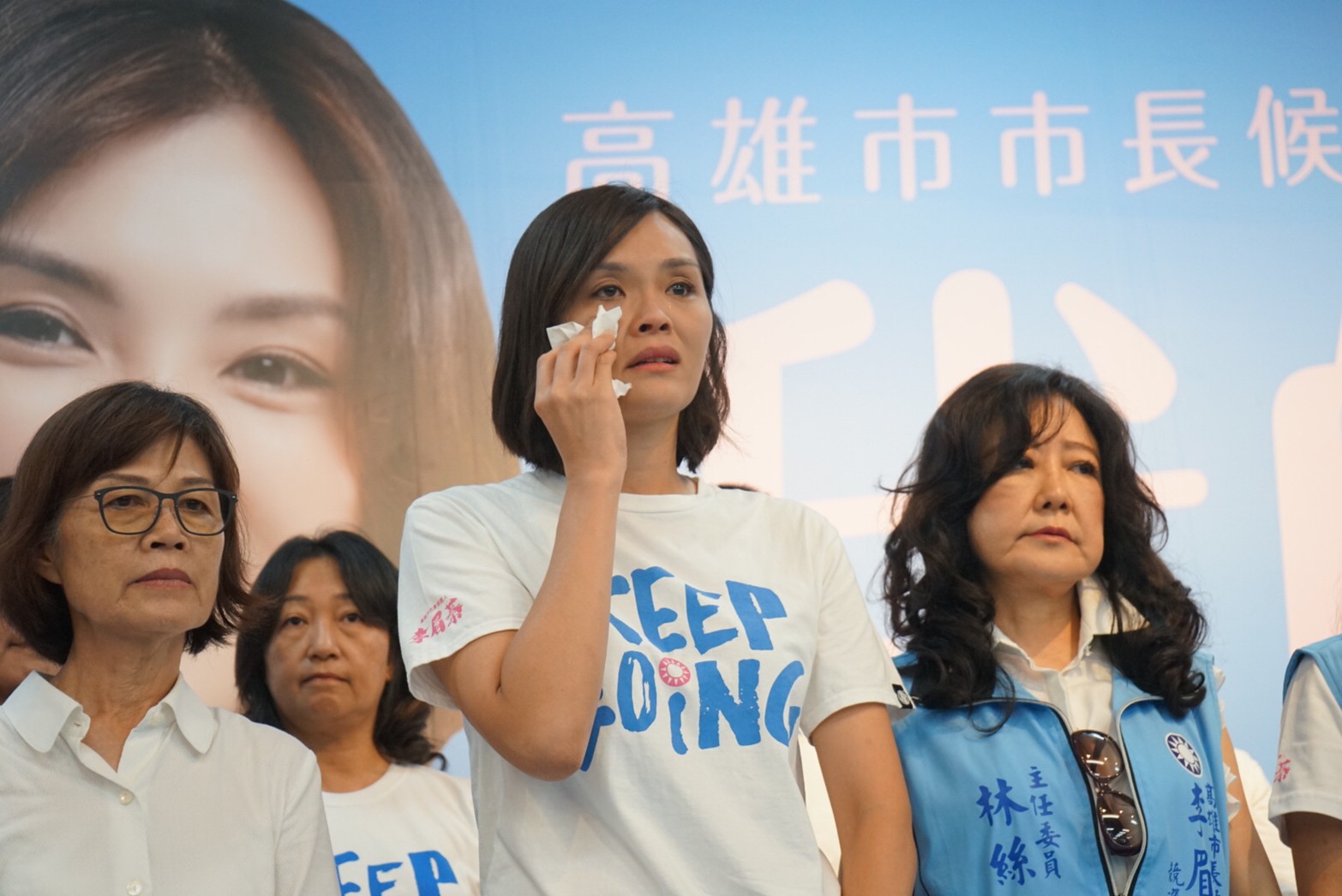 李眉蓁再次召開記者會，宣布將刪除選舉公報上中山大學在職碩士班學位的註記（李眉蓁競選團隊提供）