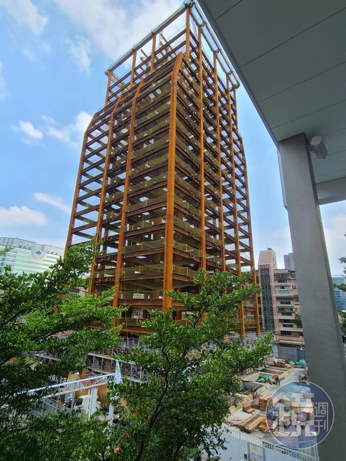 位在承德路二段的宏國大道城基地2100坪，規劃ABCD四區，目前CD二區已動工，預計2022年第一季完工交屋。
