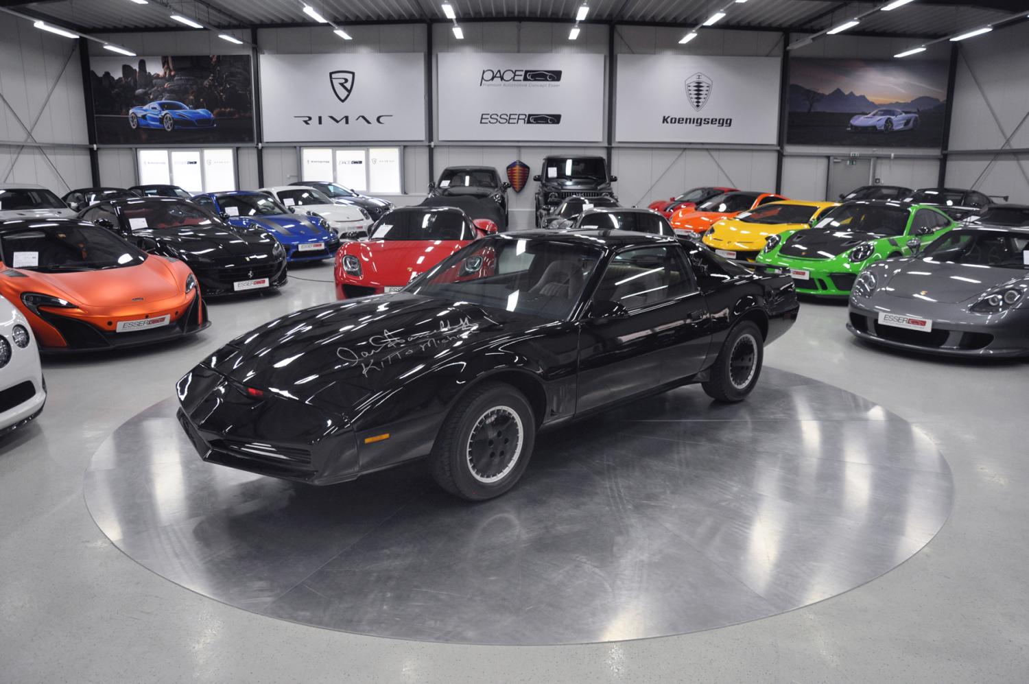 經典美劇《霹靂遊俠》中的霹靂車,近日在拍賣會上高價成交。(翻攝自Julien's Auctions)