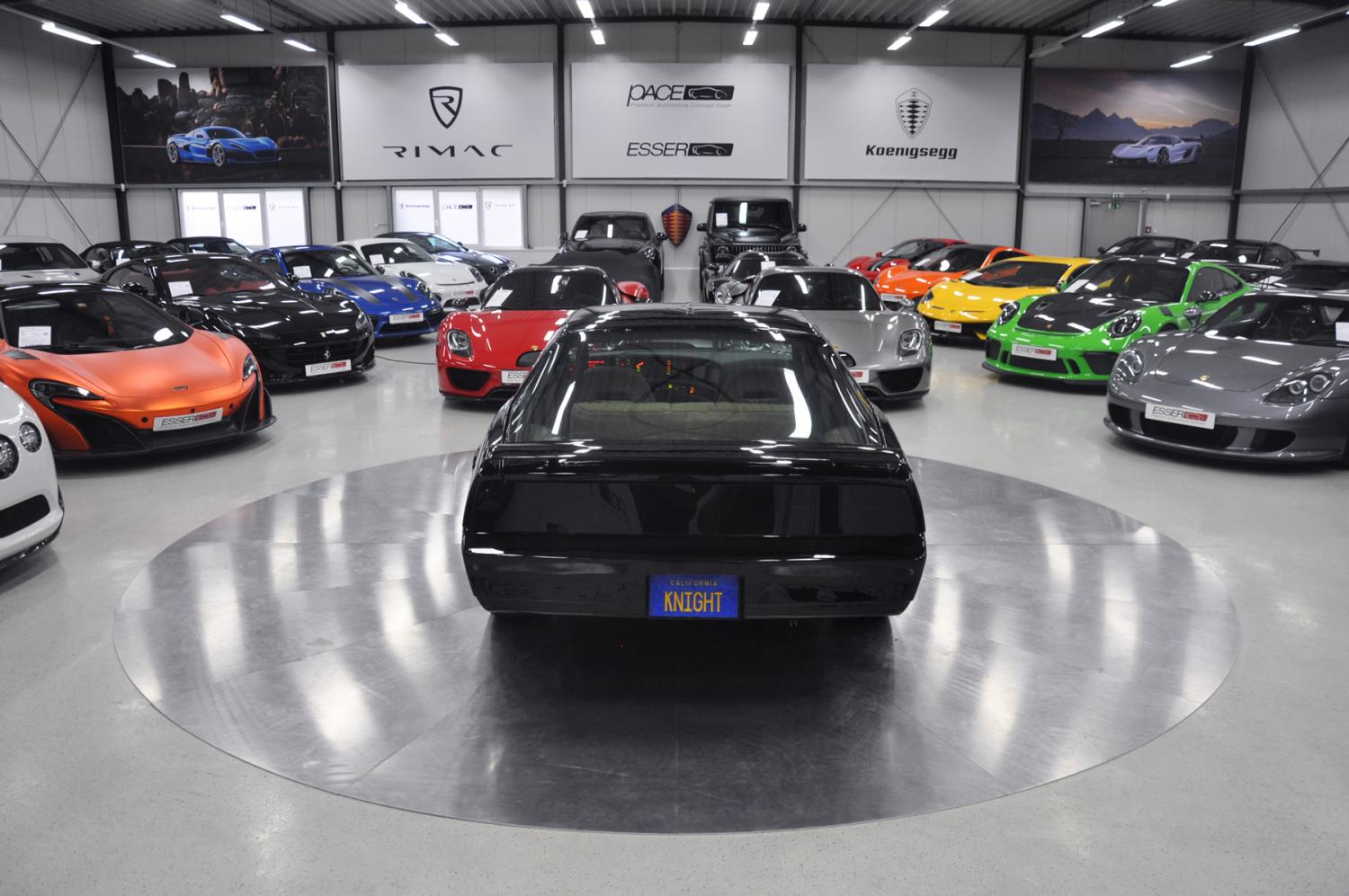 經典的「Knight」車牌(翻攝自Julien's Auctions)