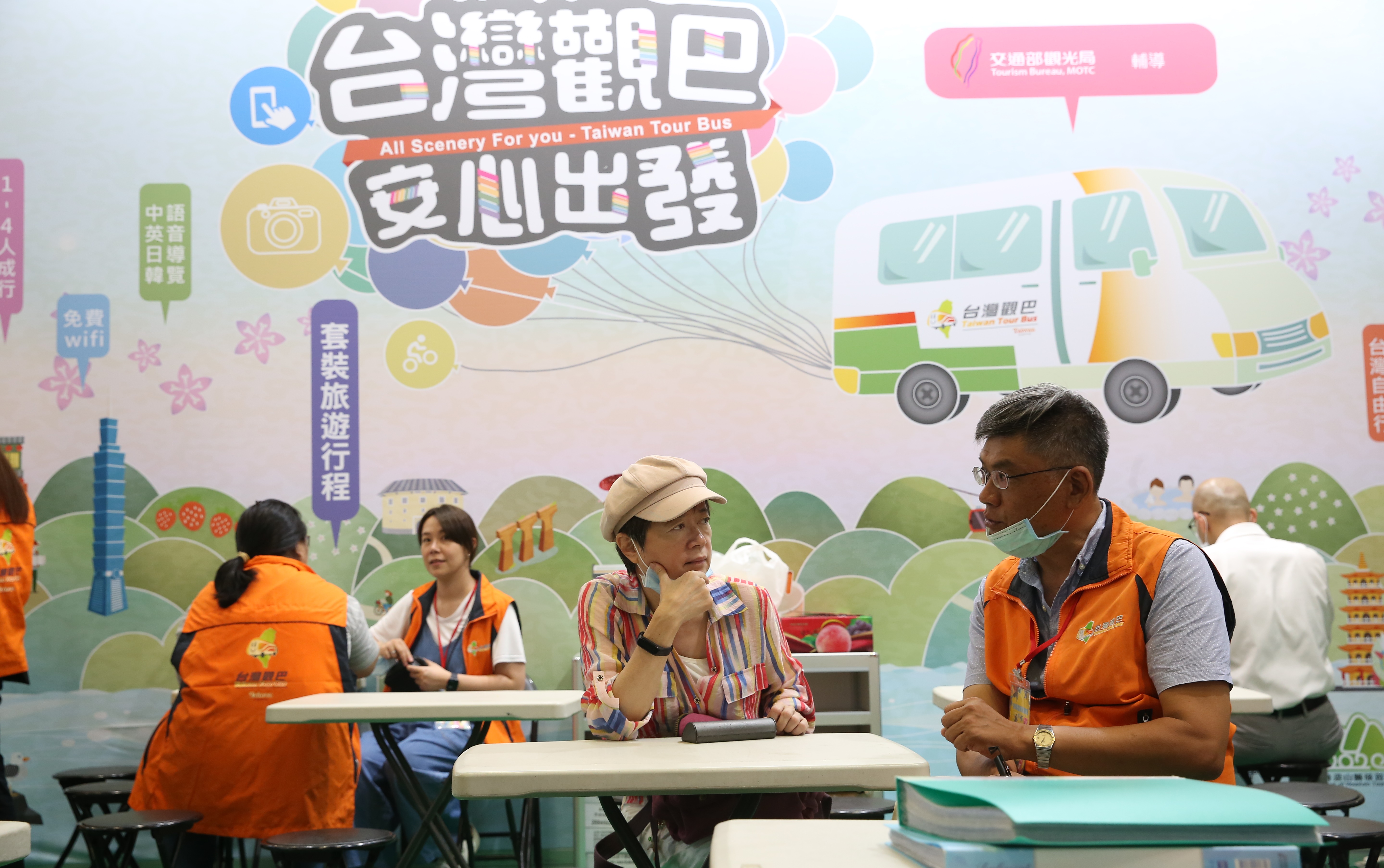 達人推薦「台灣觀巴半日、一日遊行程」，10月底前可享有2人同行1人免費優惠。