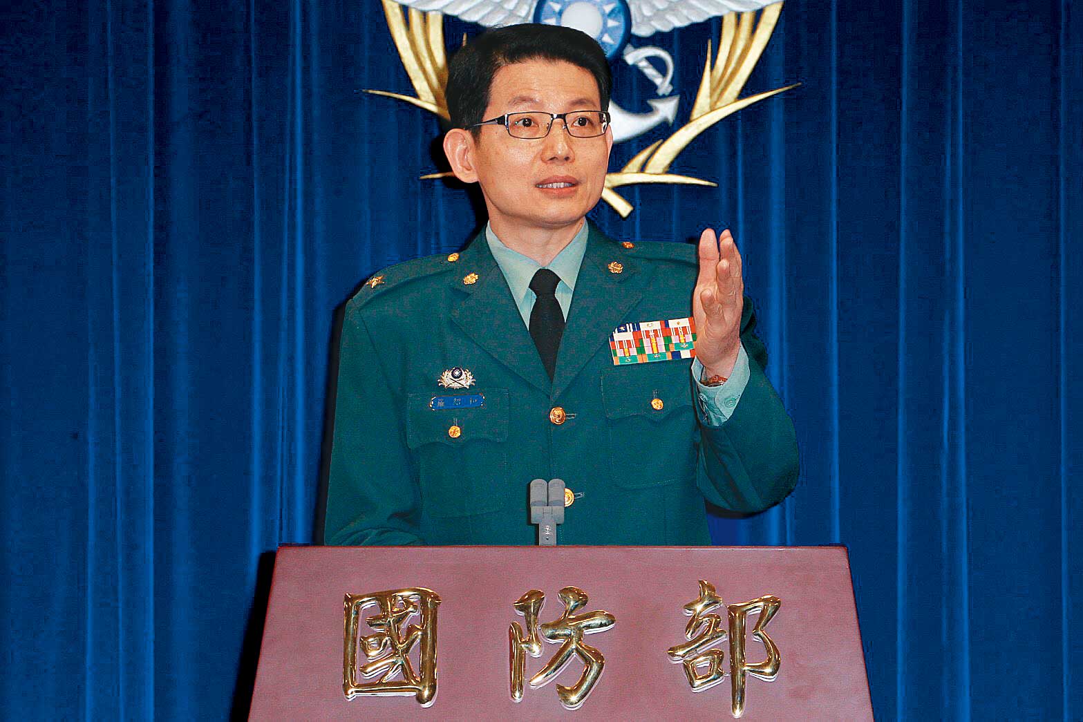 羅紹和於2011年擔任國防部發言人，歷經4位國防部長，為就任該職時間第二長的。（羅紹和提供）