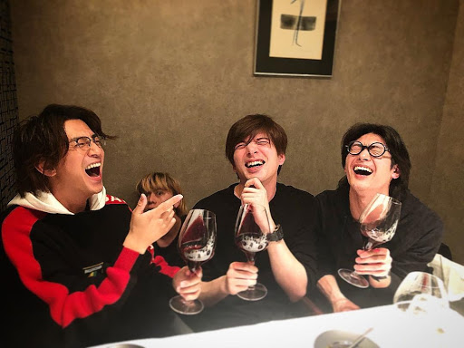 城田優（右二）經常在IG上分享與三浦春馬私下出遊的合照。（翻攝城田優Instagram）