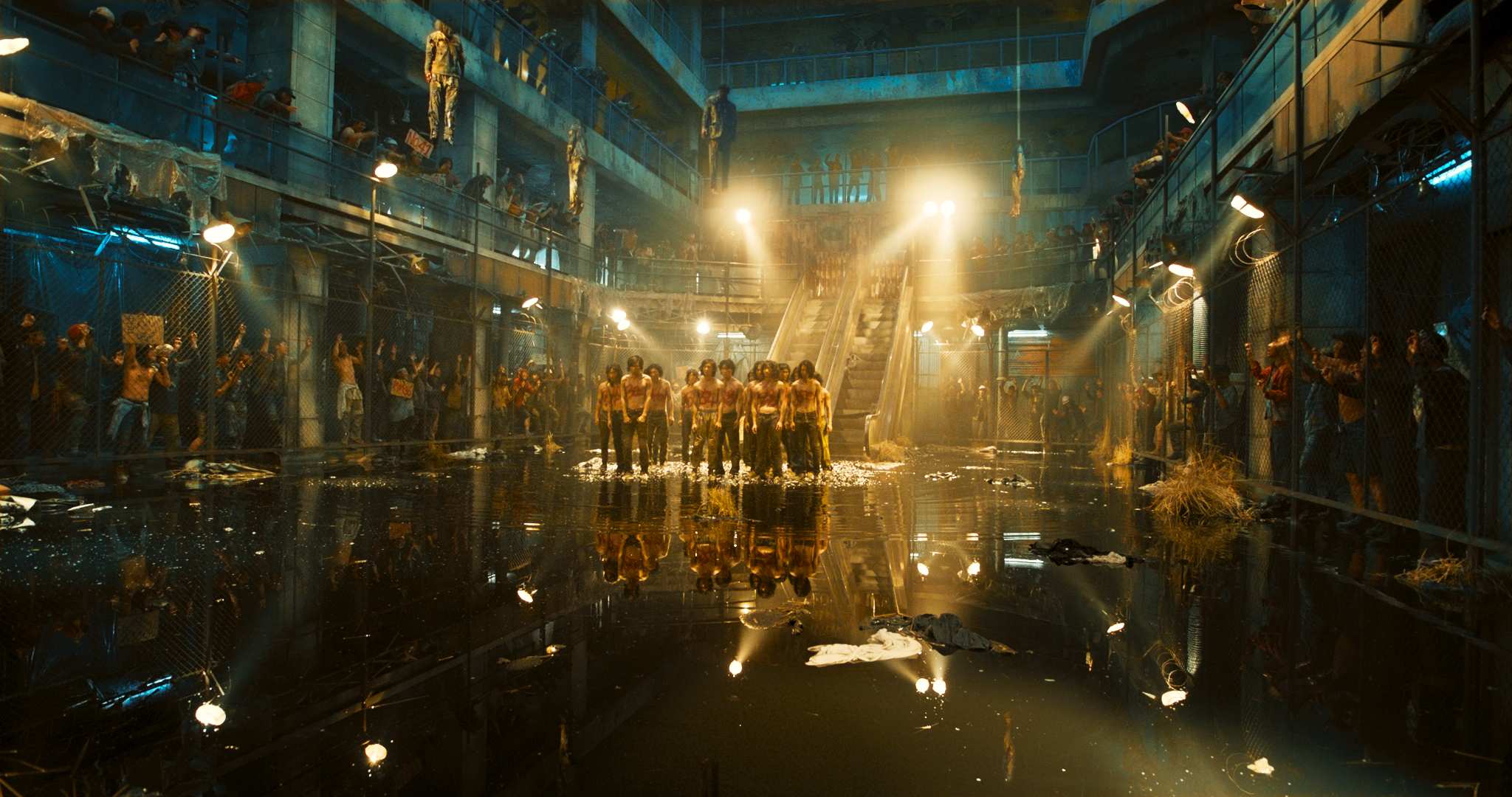 《屍速列車2：感染半島》中一群無辜倖存者被推上擂台大戰活屍。（車庫娛樂提供）