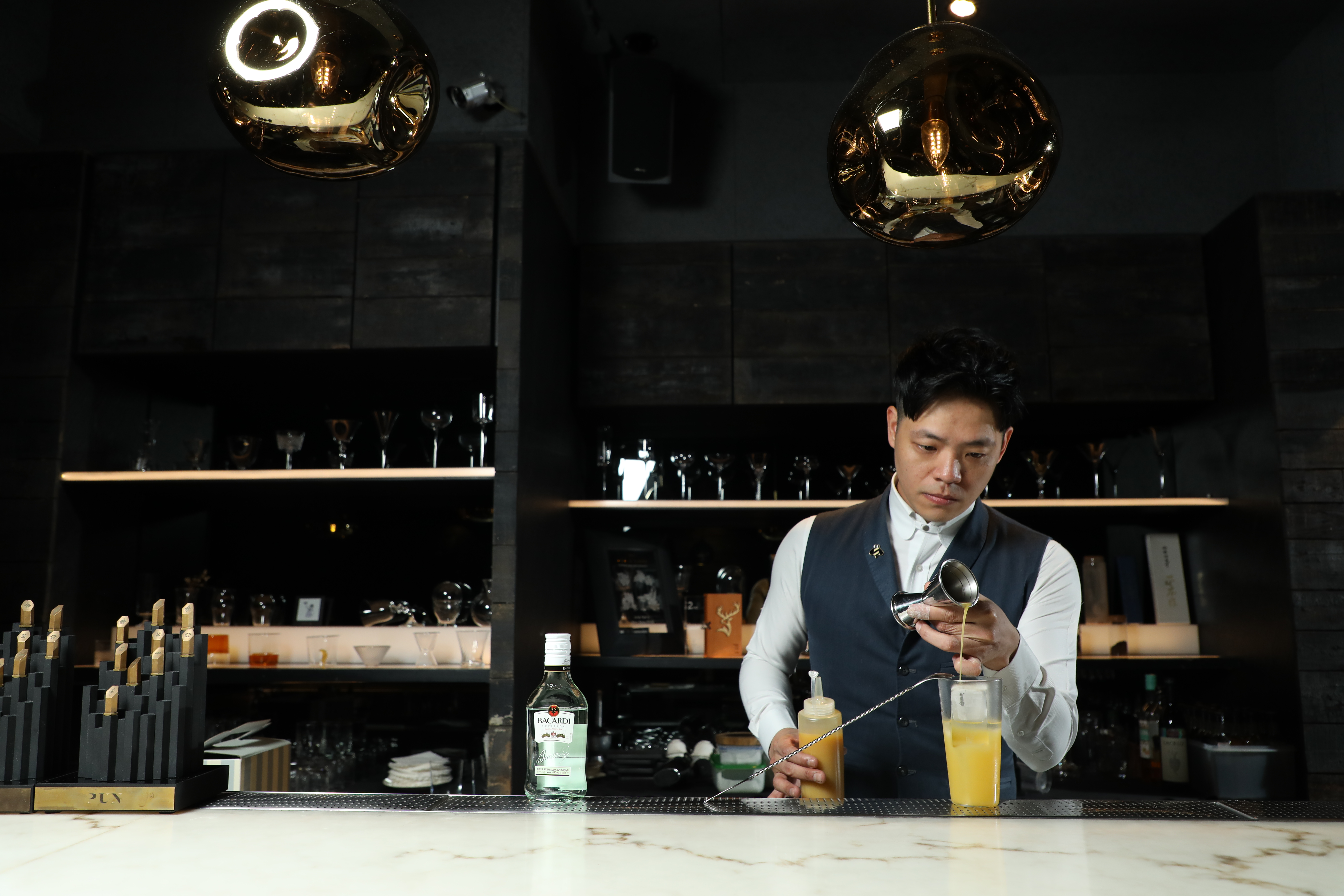 House（房石庭）調酒手法細膩，巧妙把玉米濃湯化為輕鬆易飲的調酒。