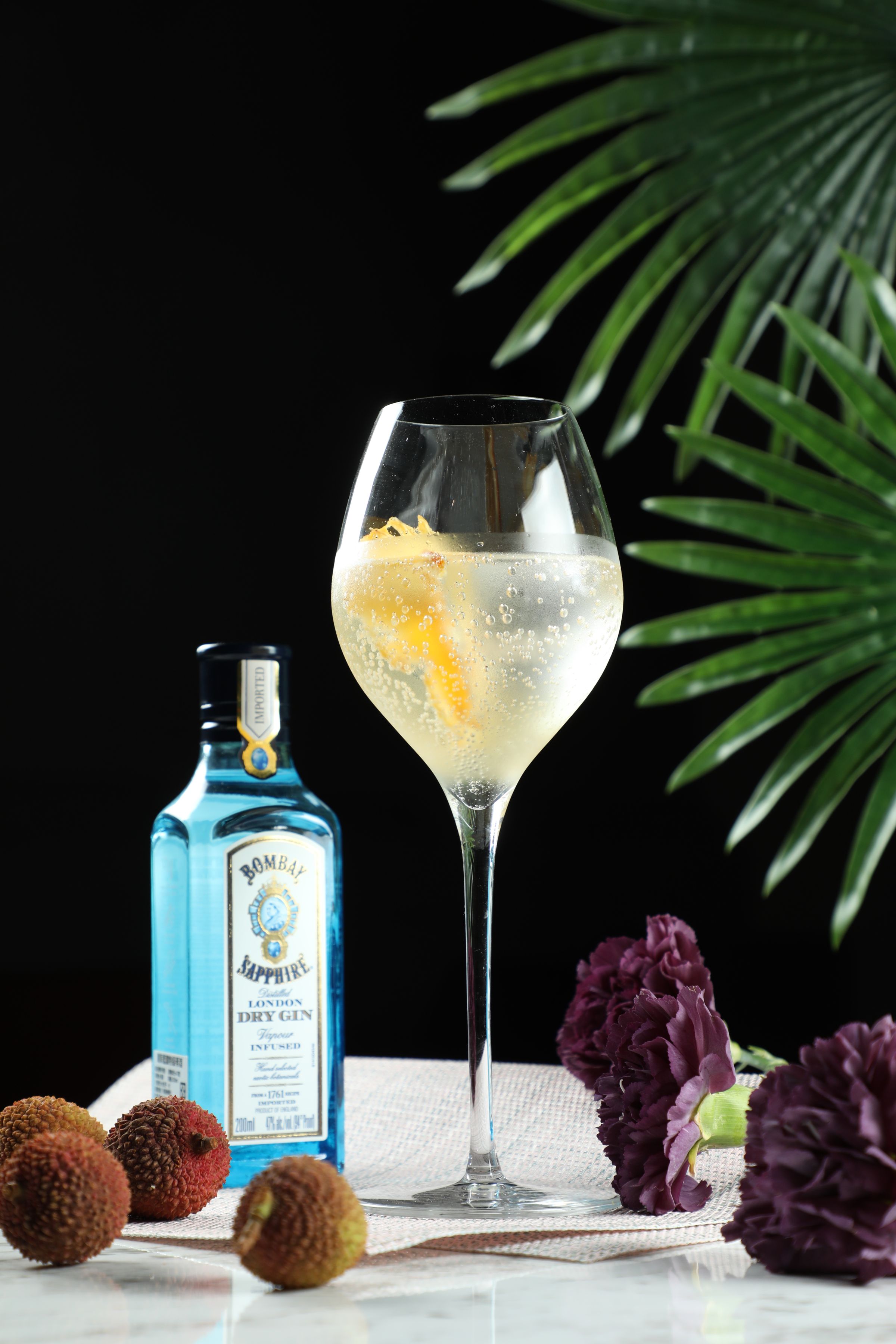 「Bombay Lychee Sour」杜松子香氣藏在後頭，讓荔枝的甜美多了深度。（To Infinity and Beyond，899元／4杯份）