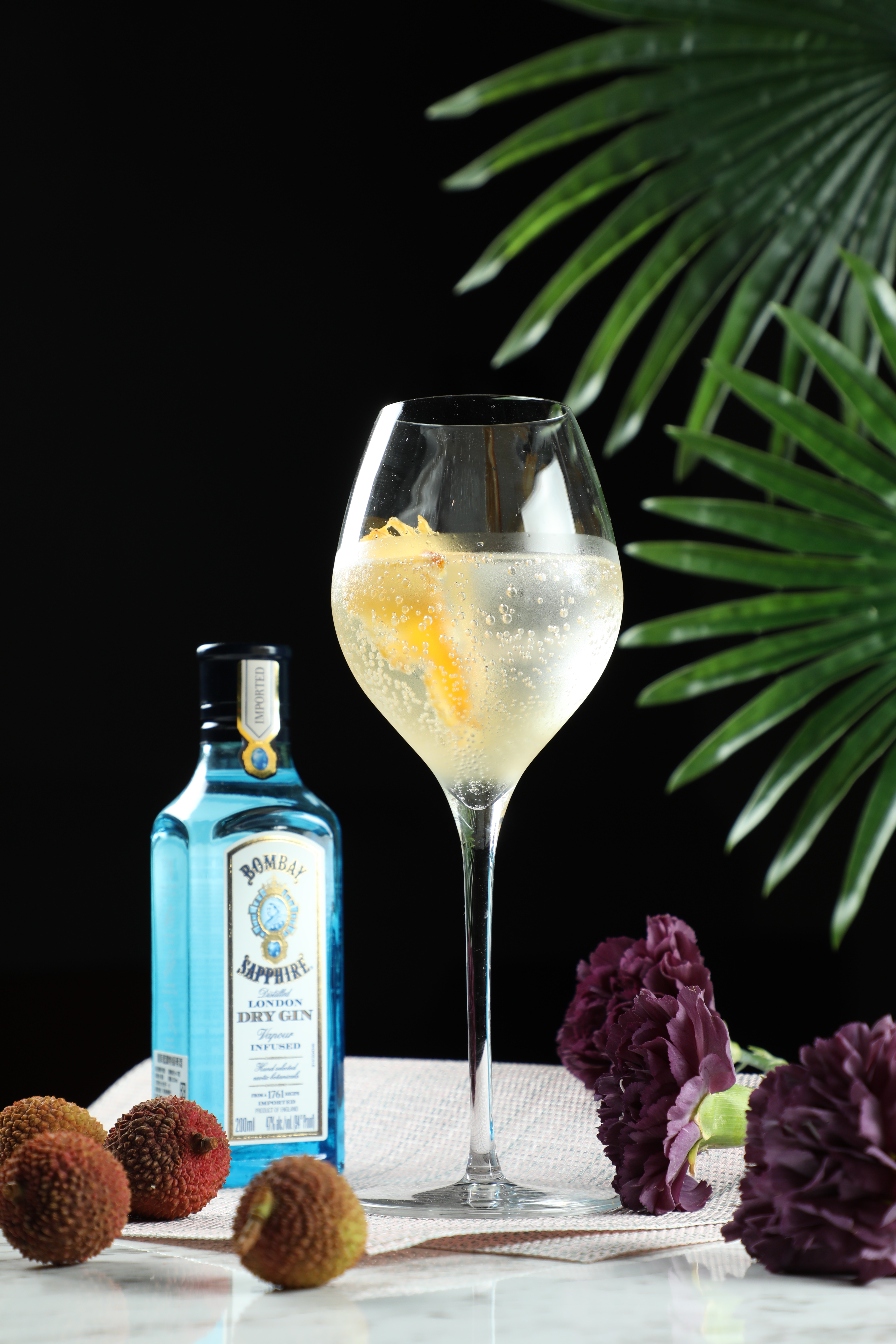 「Bombay Lychee Sour」杜松子香氣藏在後頭，讓荔枝的甜美多了深度。（To Infinity and Beyond，899元／4杯份）