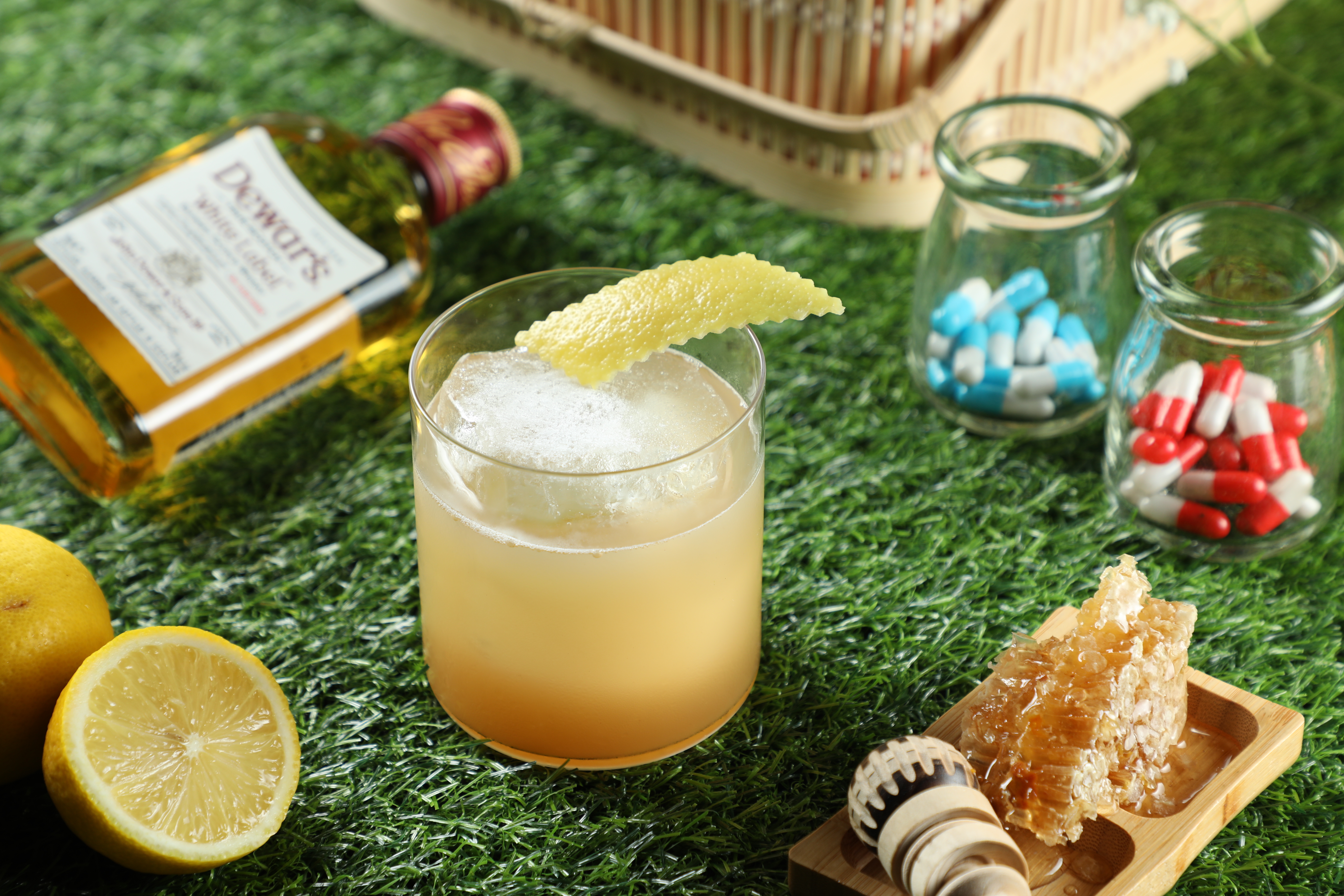 「Robust & Spicy」附的膠囊給人一種公然嗑藥的惡趣味，其實是老少咸宜的香氣炸彈。（Closet Restaurant & Bar，1,000元／4杯份）