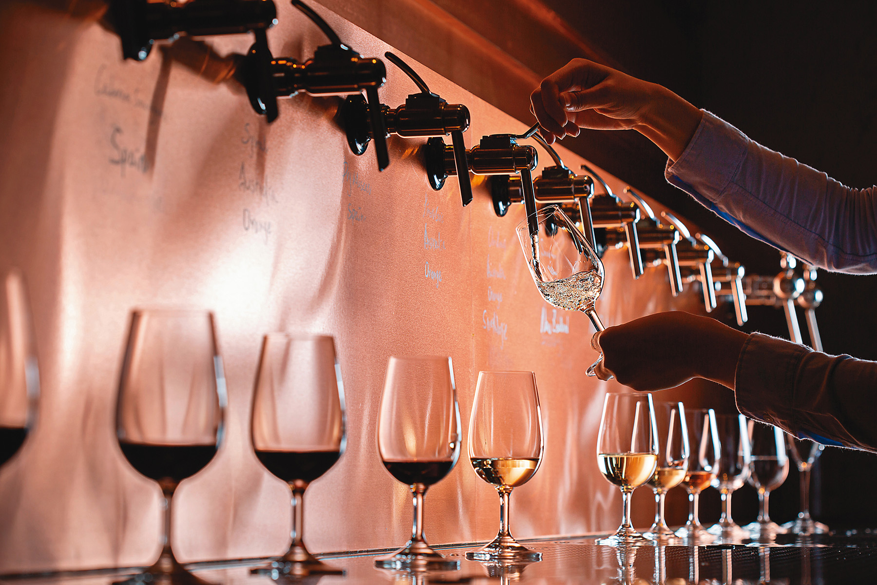 非瓶以Wine On Tap的飲酒方式,希望讓葡萄酒搭配餐點能更貼近日常生活。