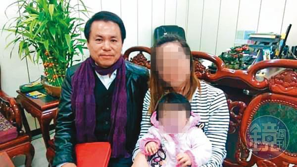 張定瑋(左)與幫他詐騙的簡姓女助理(右)差30歲,2人還傳出不倫戀。(讀者提供)