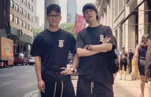 陳坤的兒子已經18歲,身高也快拼上老爸。(網路圖片)