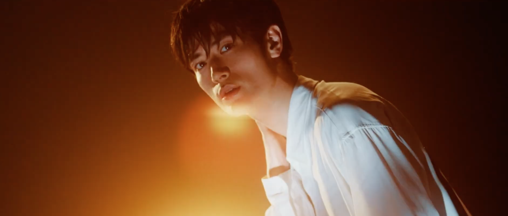 三浦春馬新歌〈Night Diver〉MV於今(24)公開。(截圖自MV)