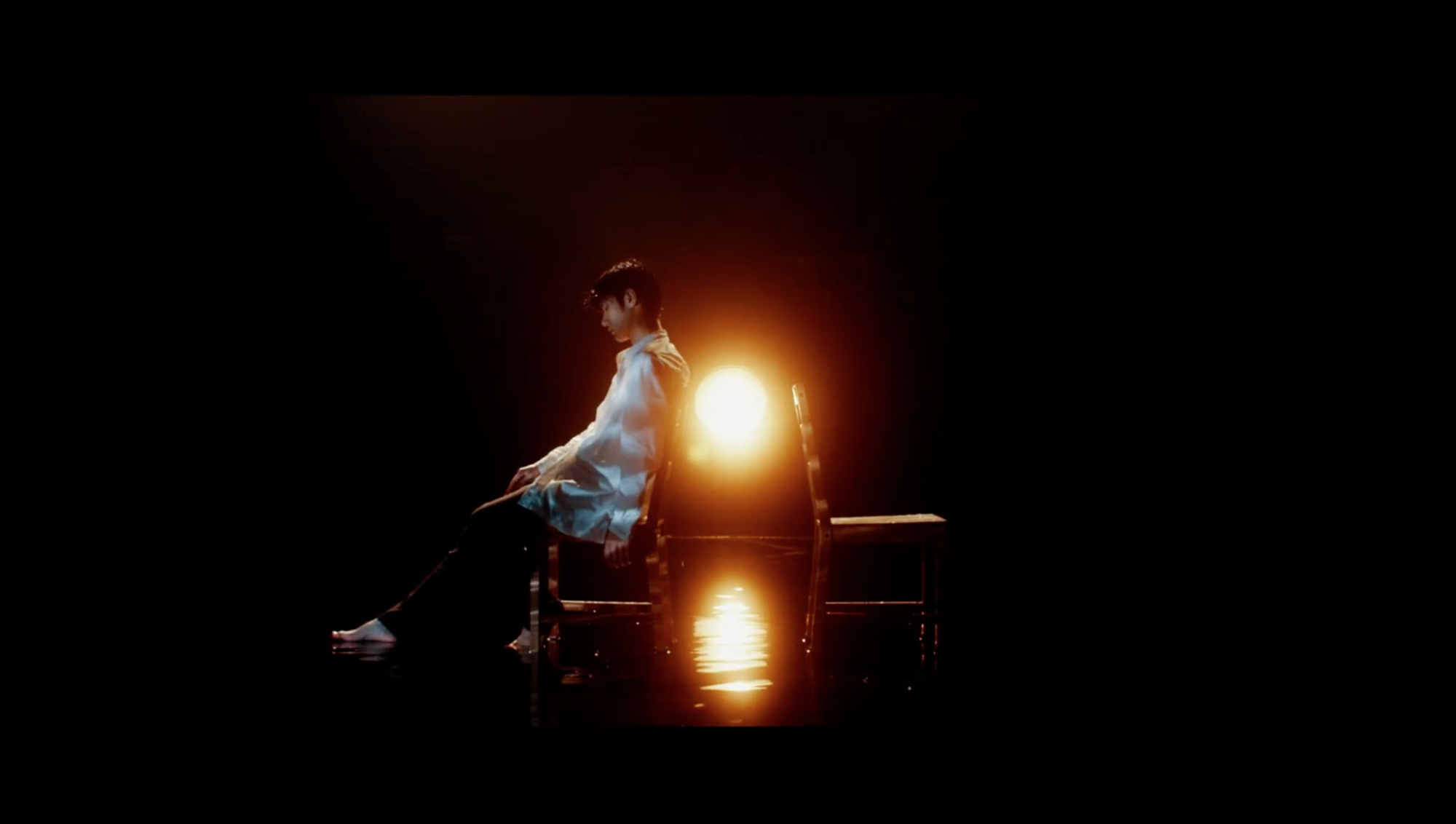三浦春馬在〈Night Diver〉展現許多情感。(截圖自MV)