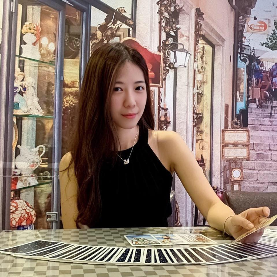 正妹命理師分析4種生命靈數的人中獎機率較高，引起討論。（翻攝CoCo老師星座塔羅占卜臉書）