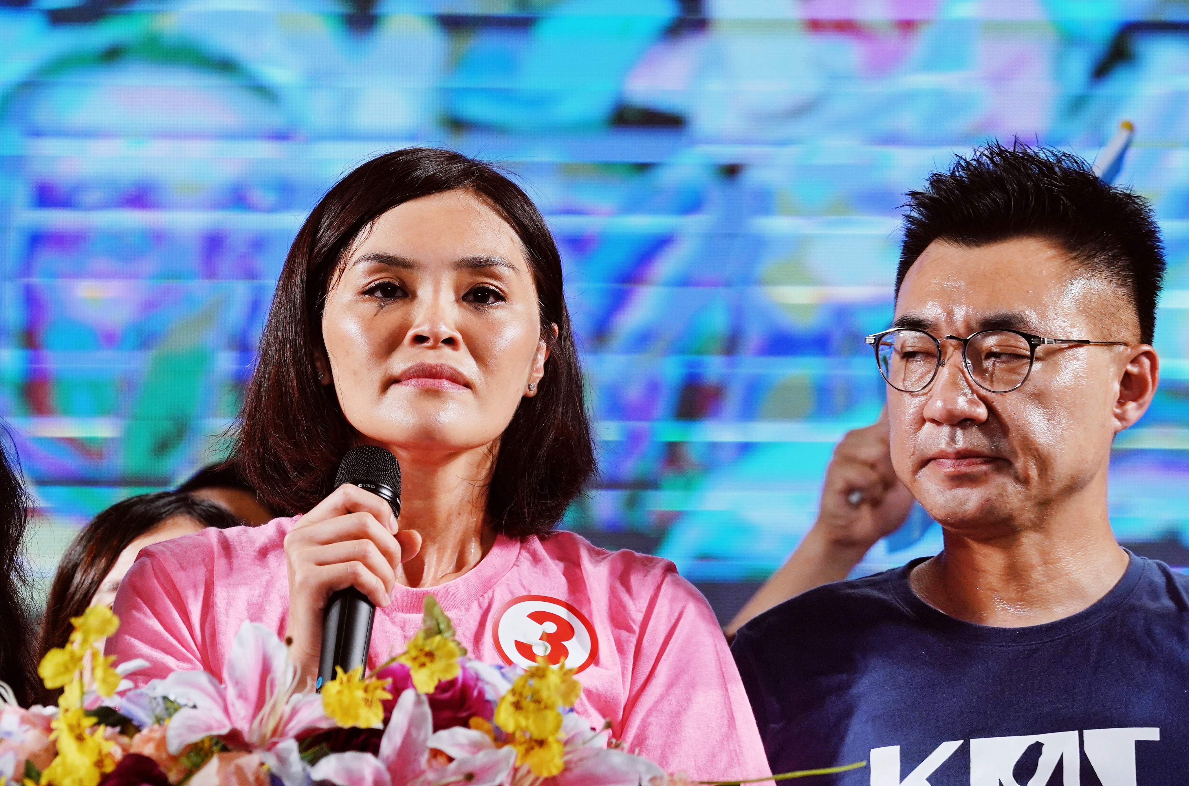 李眉蓁昨日競總成立大會上提及論文事件，又再度落淚。