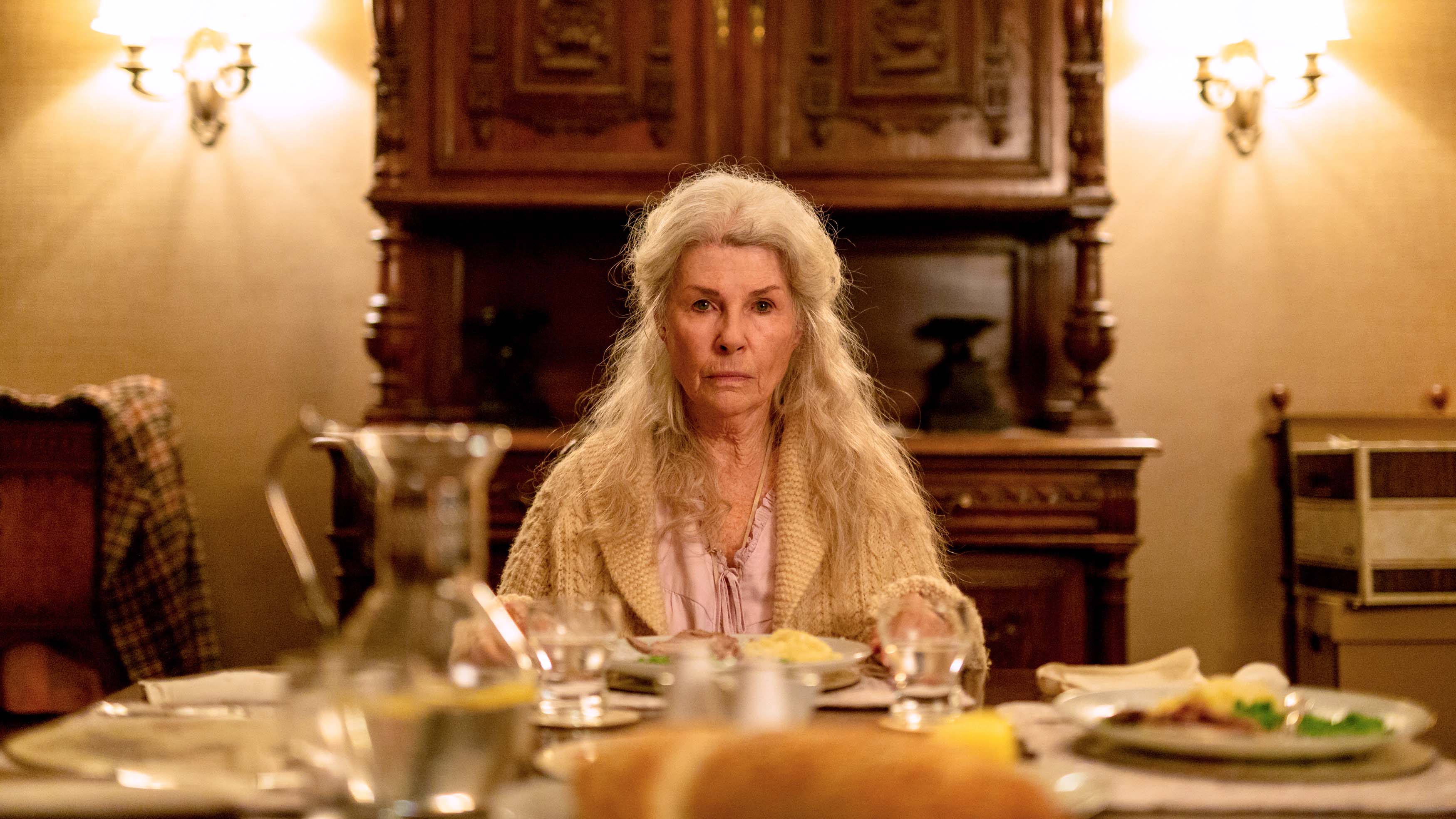 澳洲國寶級演員蘿蘋納文飾演失智阿嬤，一場刷牙戲因為龜毛的導演嚴格要求NG太多次，令她當場爆氣。（天馬行空）