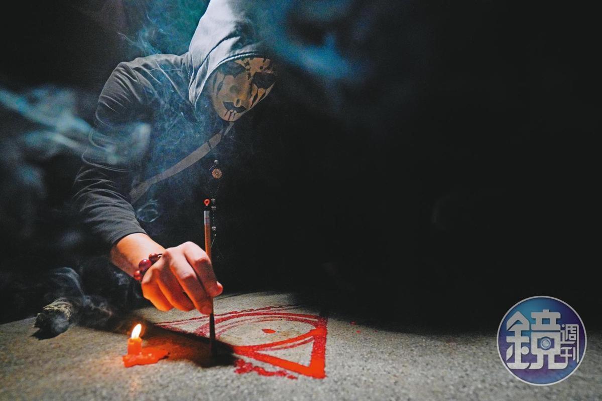 善於和鬼神打交道的巫師鬼Man,面對小粉絲驟世,也非常不捨。