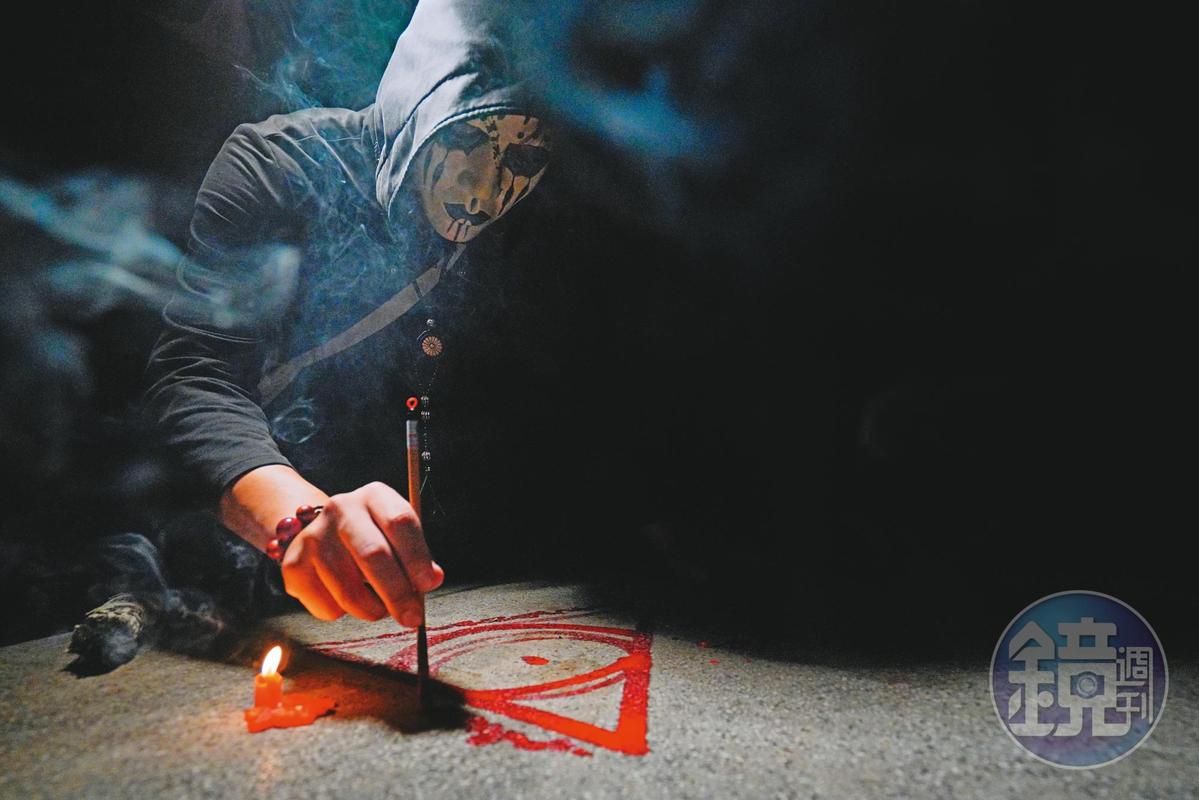 善於和鬼神打交道的巫師鬼Man，面對小粉絲驟世，也非常不捨。