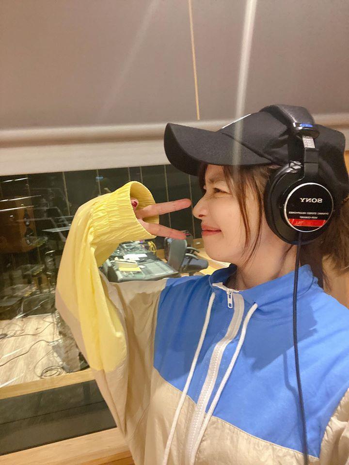 徐若瑄月中曾貼出工作照,表示新輯錄音完成。(翻攝自徐若瑄臉書)
