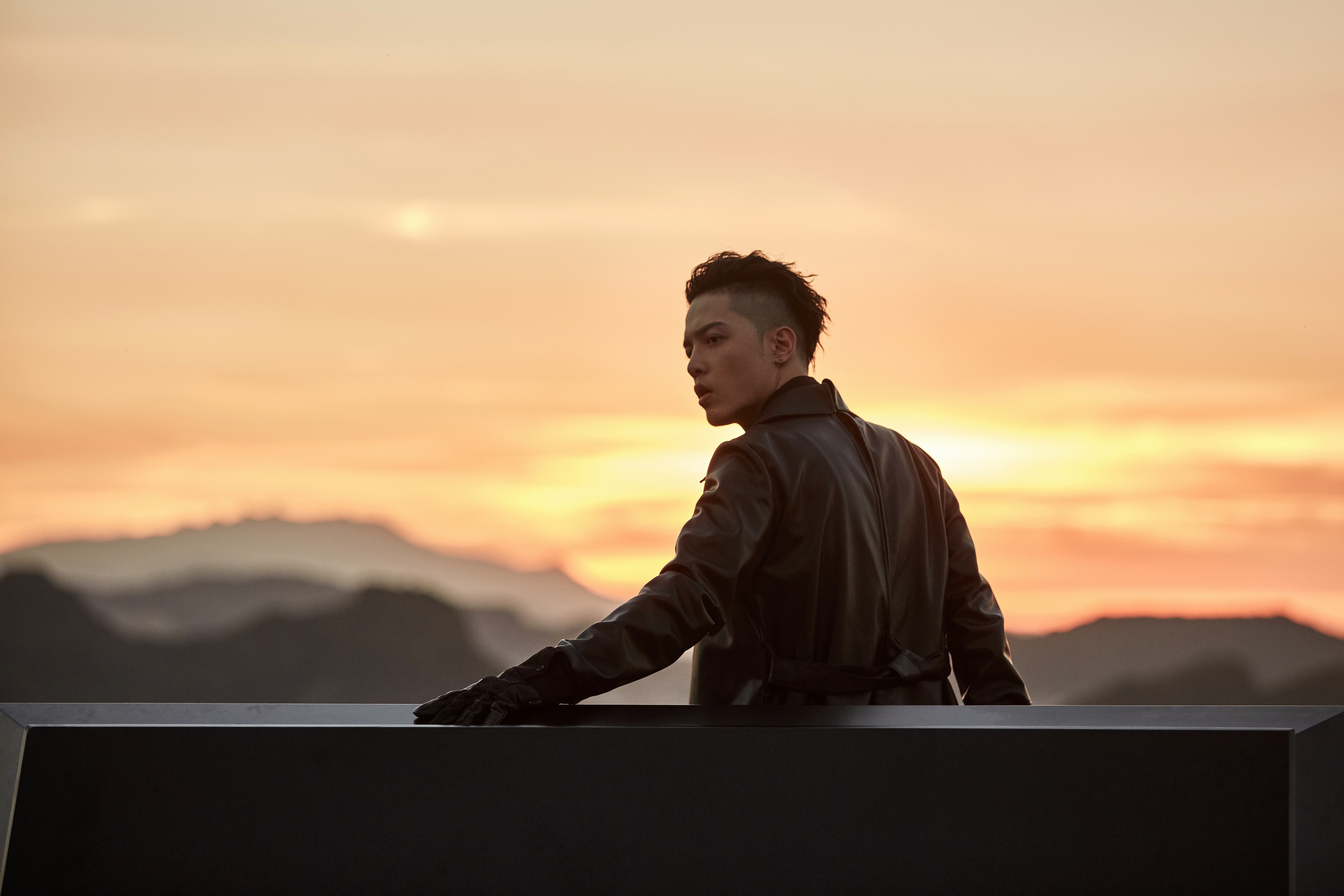 Sheon推出新單曲，以暗黑手法說出愛情的殘酷面。（索尼提供）